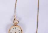 Omega (1848),  - Relógio de bolso de ouro 18 k., Grand Prix Paris -  1900. Acompanha chateleine. Peso total do relógio: 88.4 g. /Peso da chateleine de ouro 18 k. e pla