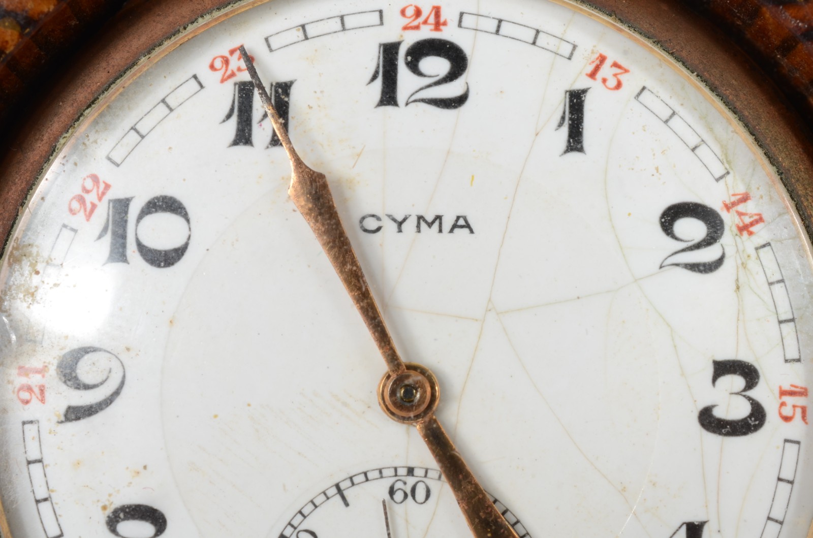 Dois relógios, sendo: Relógio de bolso em metal Cyma plaque d'or e... - foto 4 de 10