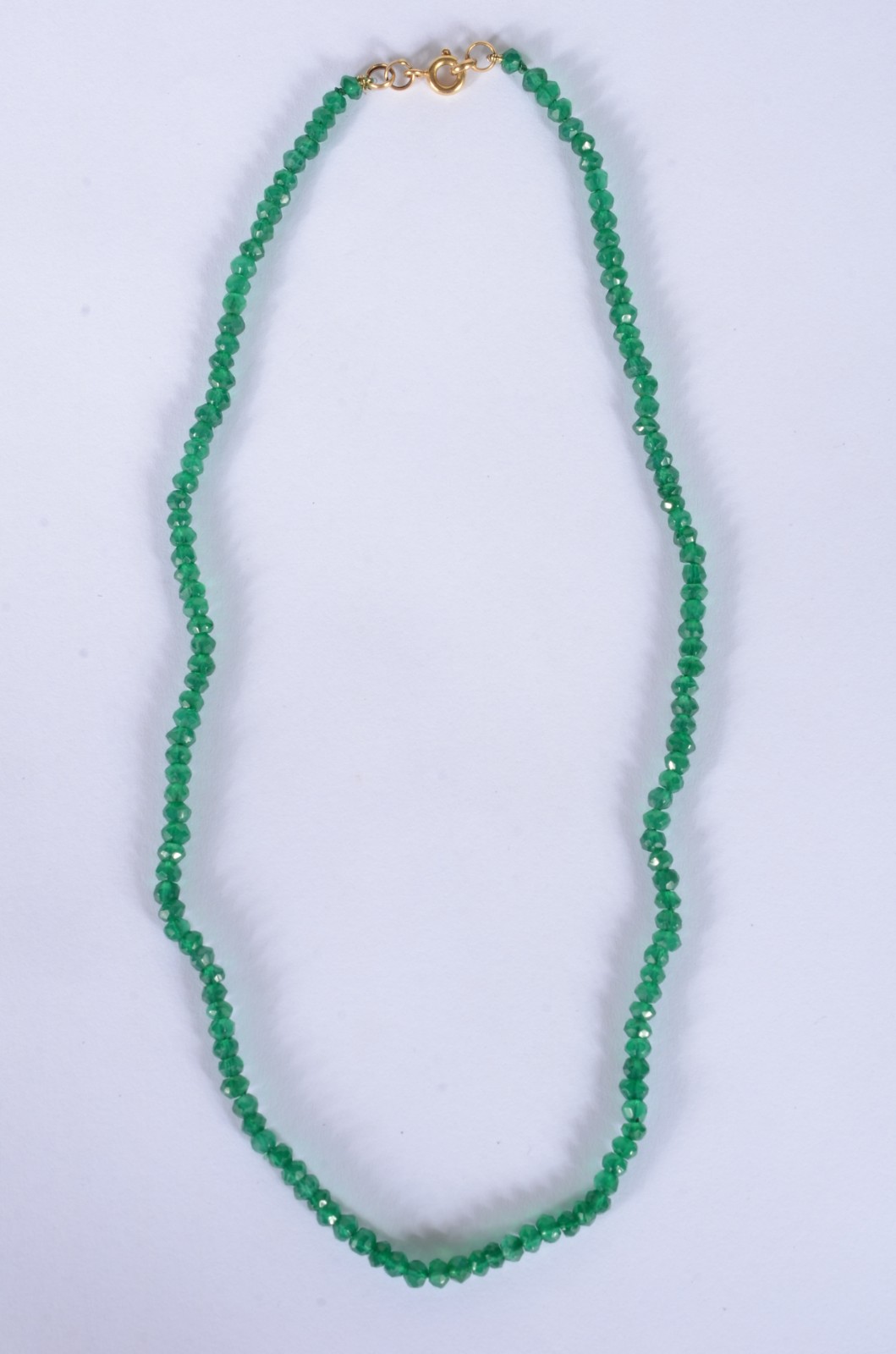 Colar de ônix verde, fecho de ouro 18 k. (Por motivos de segurança a... - foto 1 de 3