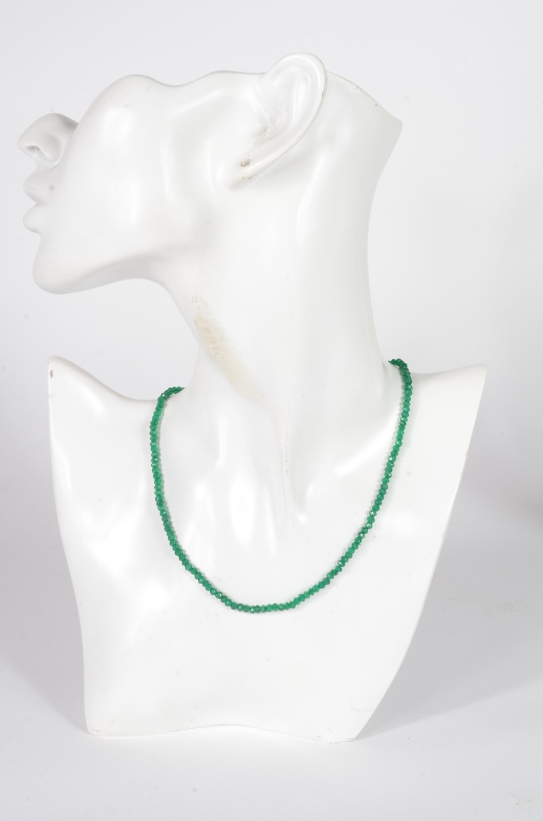 Colar de ônix verde, fecho de ouro 18 k. (Por motivos de segurança a... - foto 3 de 3