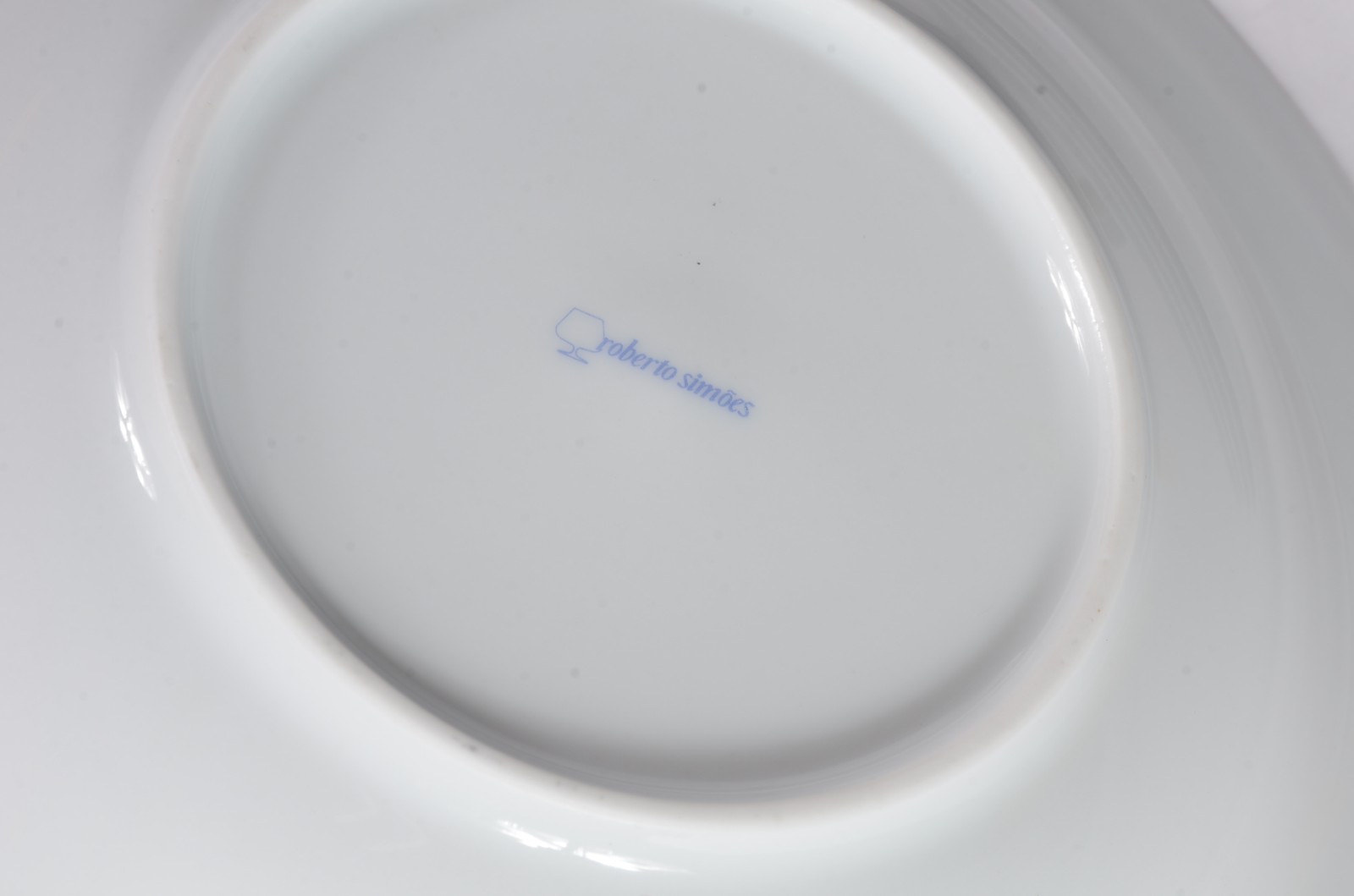 Serviço de jantar de porcelana Roberto Simões, composto de: 10 pratos... - foto 5 de 5