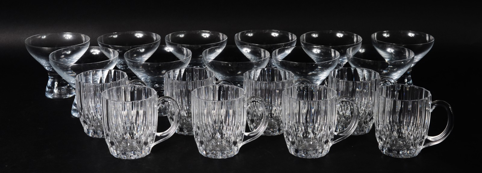 Diversas peças de vidro/cristal composto de: 8 canecas para chopp e... - foto 1 de 3