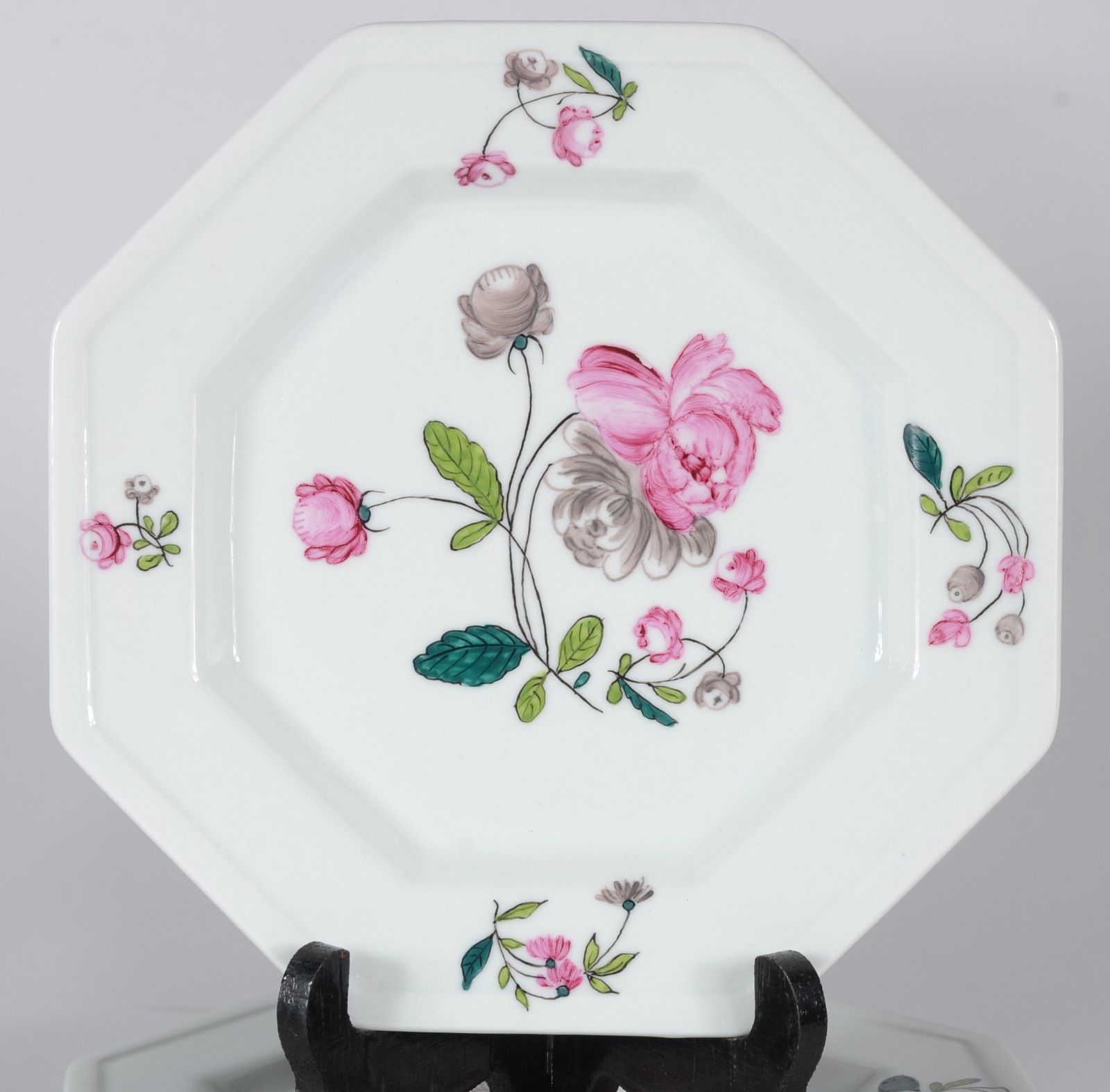 Aparelho de jantar de porcelana Polovi, feitio oitavado na cor branca... - foto 4 de 8