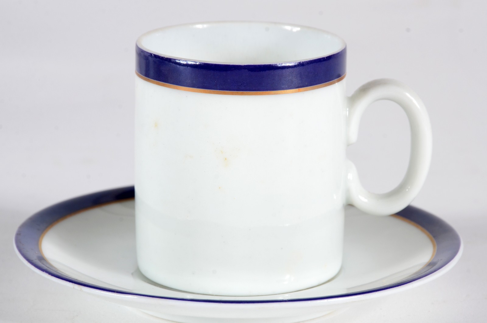 Aparelho de jantar e café de porcelana Renner, branca com friso azul... - foto 4 de 7