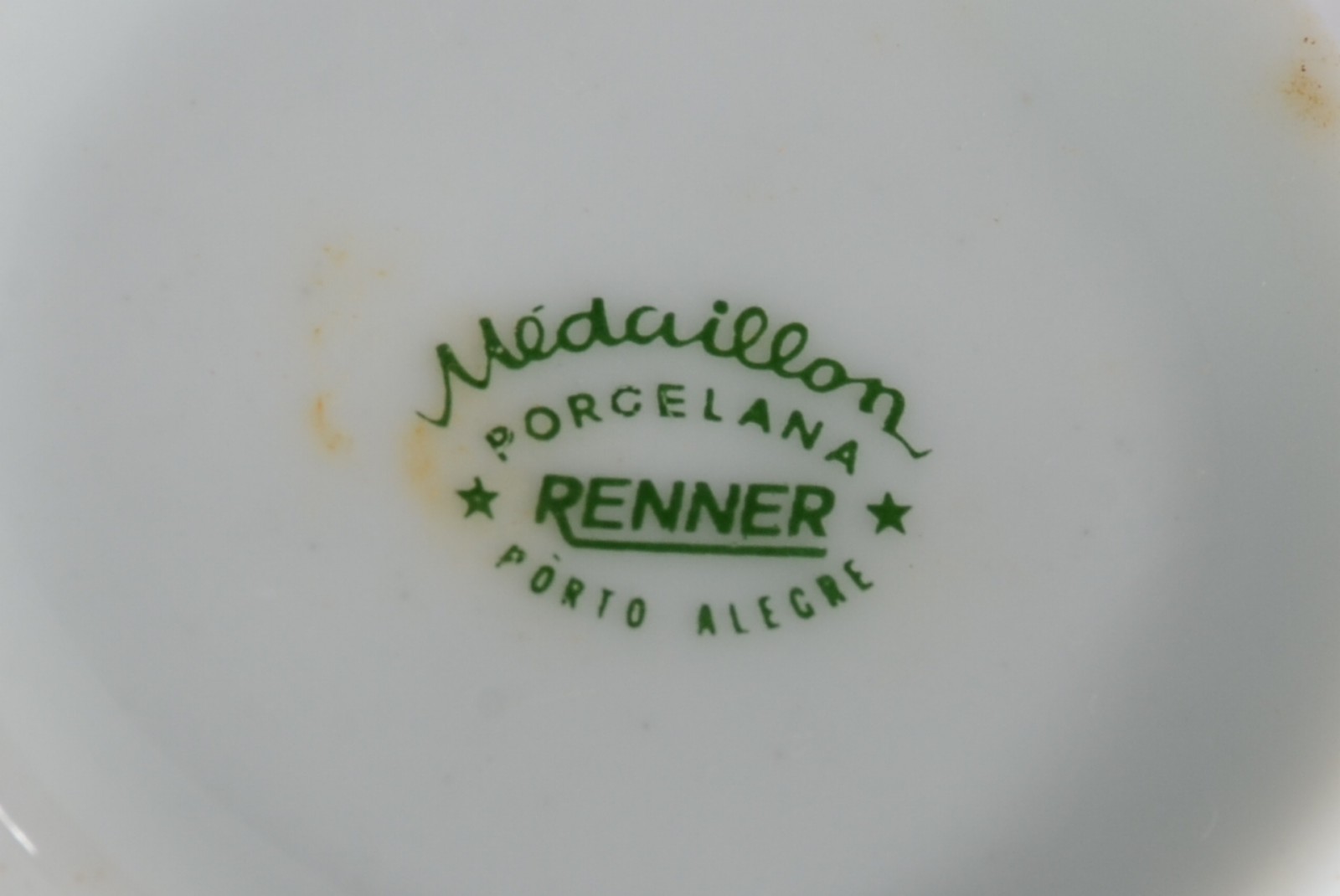 Aparelho de jantar e café de porcelana Renner, branca com friso azul... - foto 7 de 7