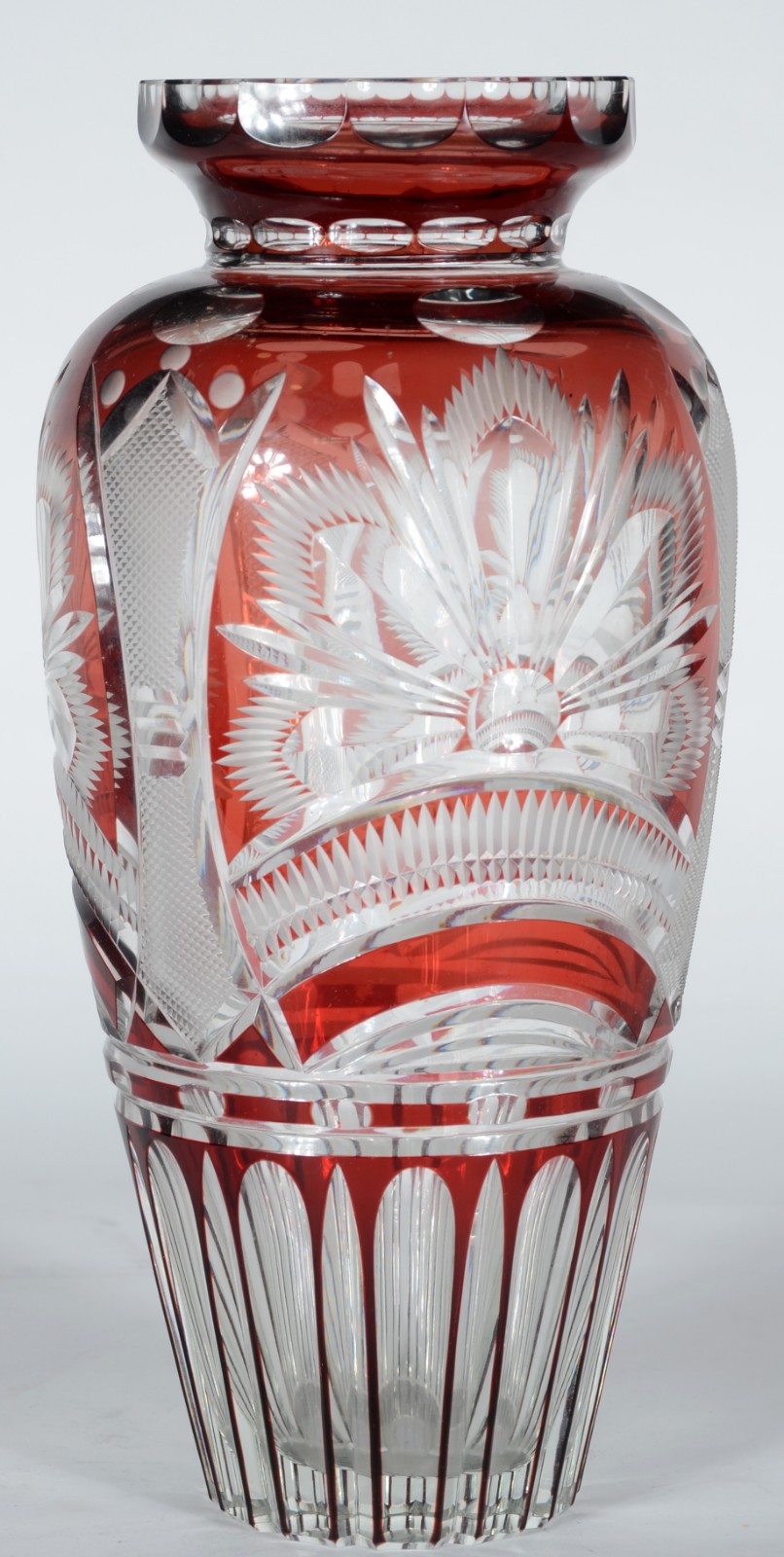 Vaso de cristal europeu doublé rubi lapidado. - foto 1 de 3
