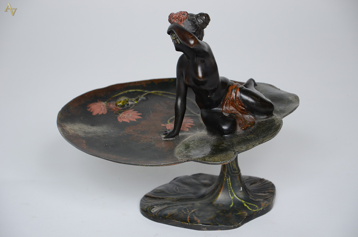 Porta cartão art nouveau com figura feminina. Altura 24 cm. - foto 2 de 2