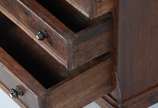 Porta jóias na forma de móvel cômoda miniatura ... - Porta jóias na forma de móvel cômoda miniatura de madeira nobre. Parte inferior com pedaço colado. Pés de bolacha.