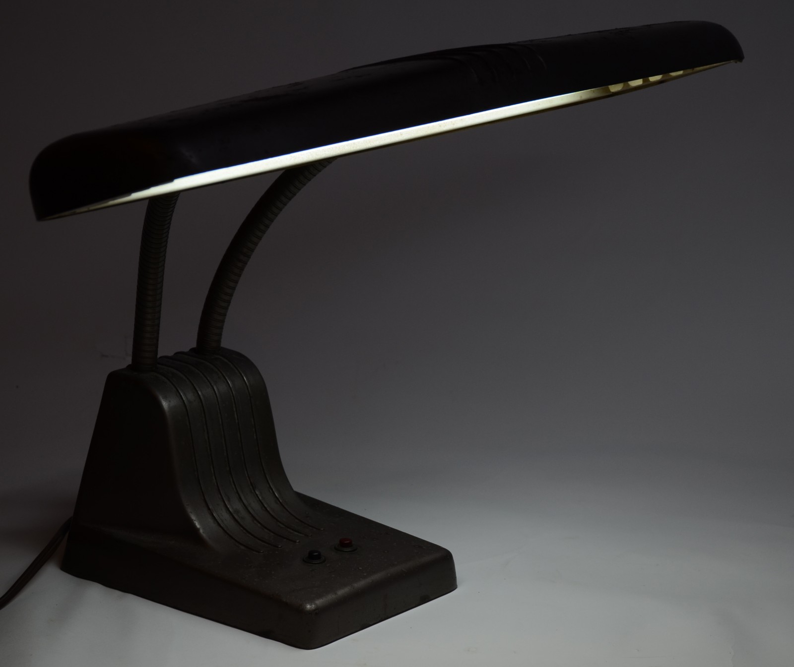 Luminária de metal para mesa de escritório, estilo "xerife". Anos... - foto 2 de 7