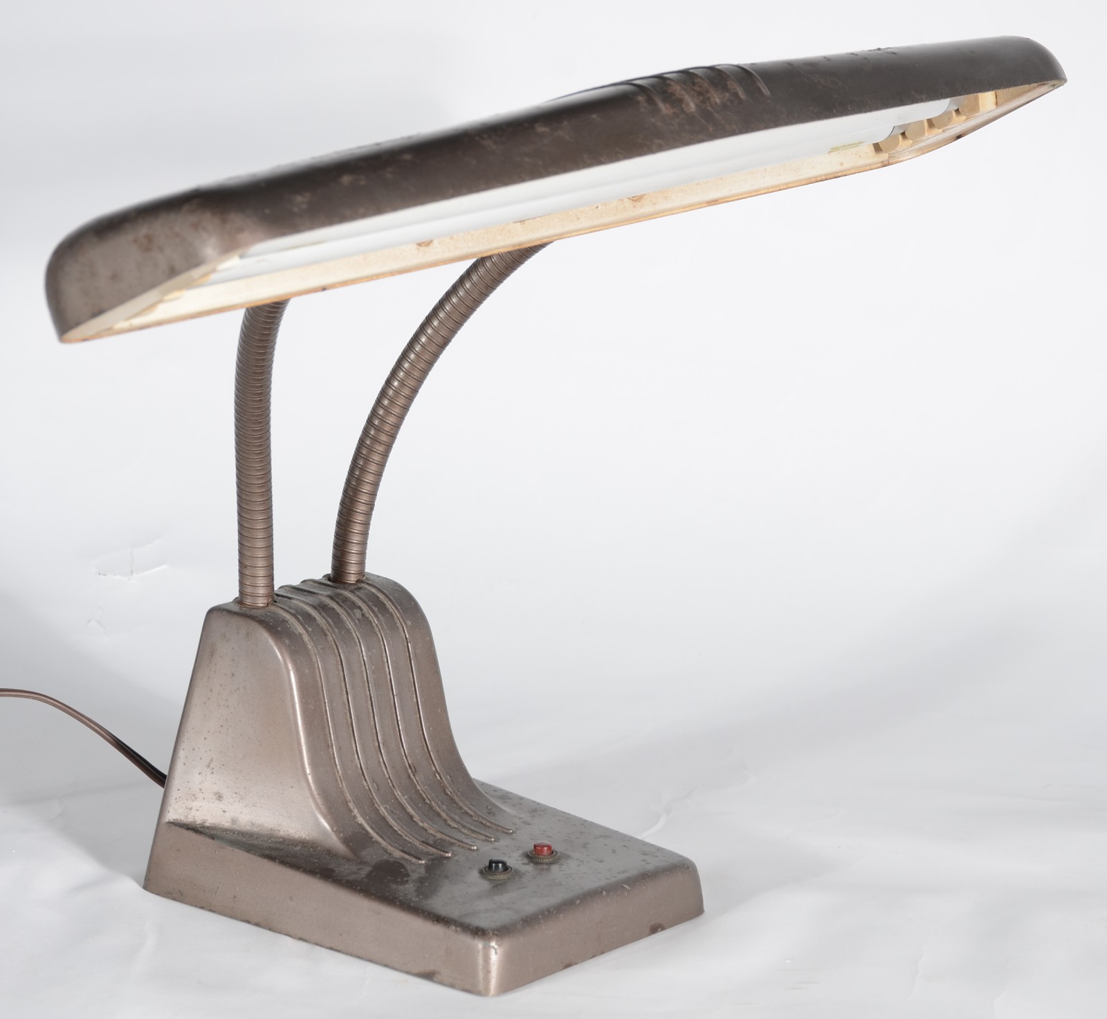 Luminária de metal para mesa de escritório, estilo "xerife". Anos... - foto 1 de 7