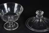 Baccarat (1764),  - Compoteira e 12 pratos de sobremesa de cristal francês Baccarat. Parte interna da tampa com "trincado".