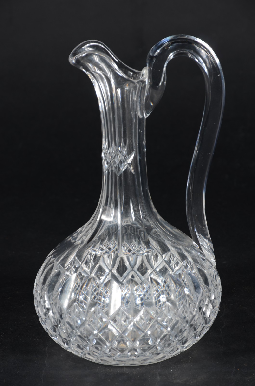 Jarra com alça de cristal europeu lapidado. - foto 1 de 4