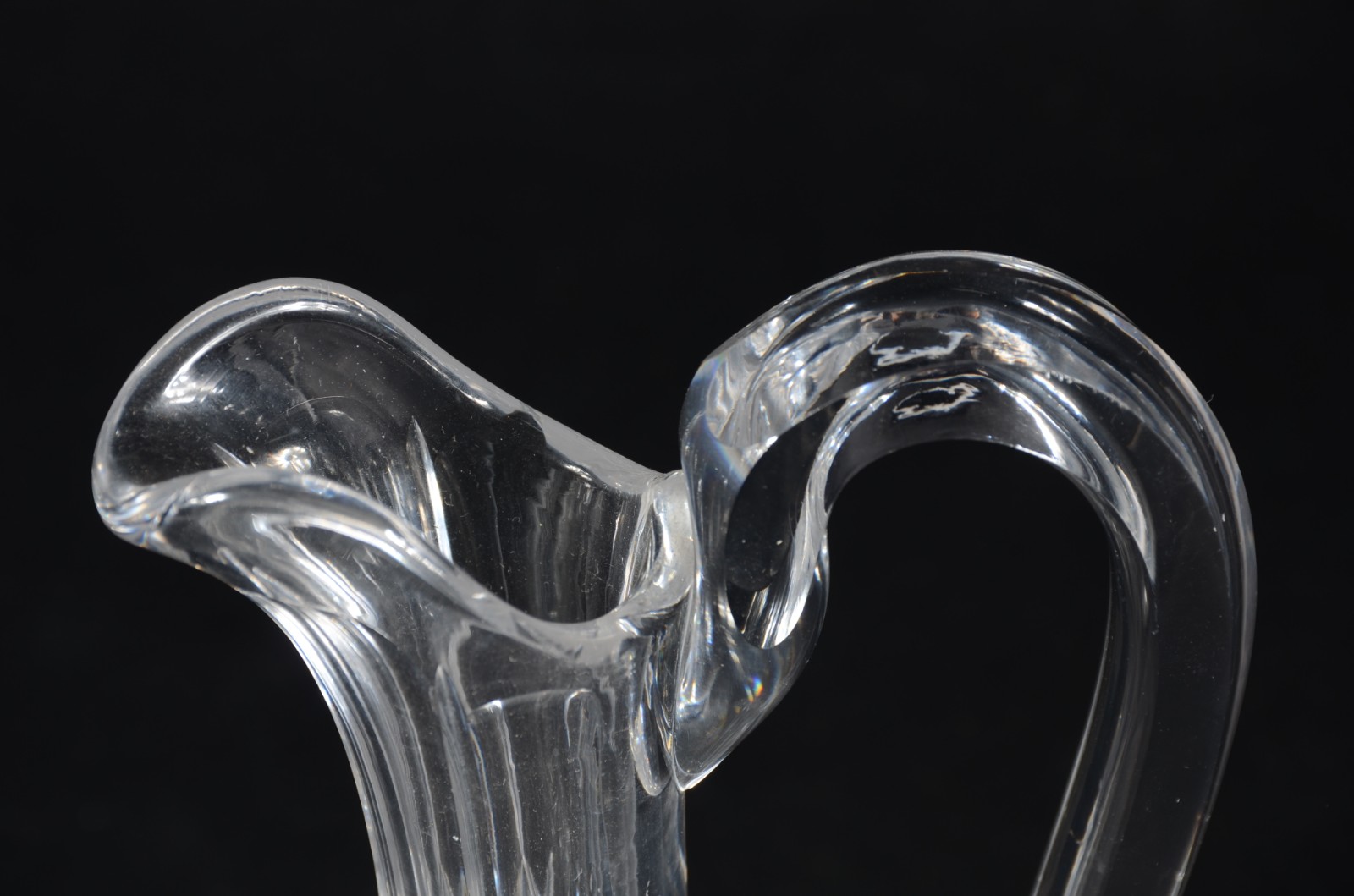 Jarra com alça de cristal europeu lapidado. - foto 3 de 4