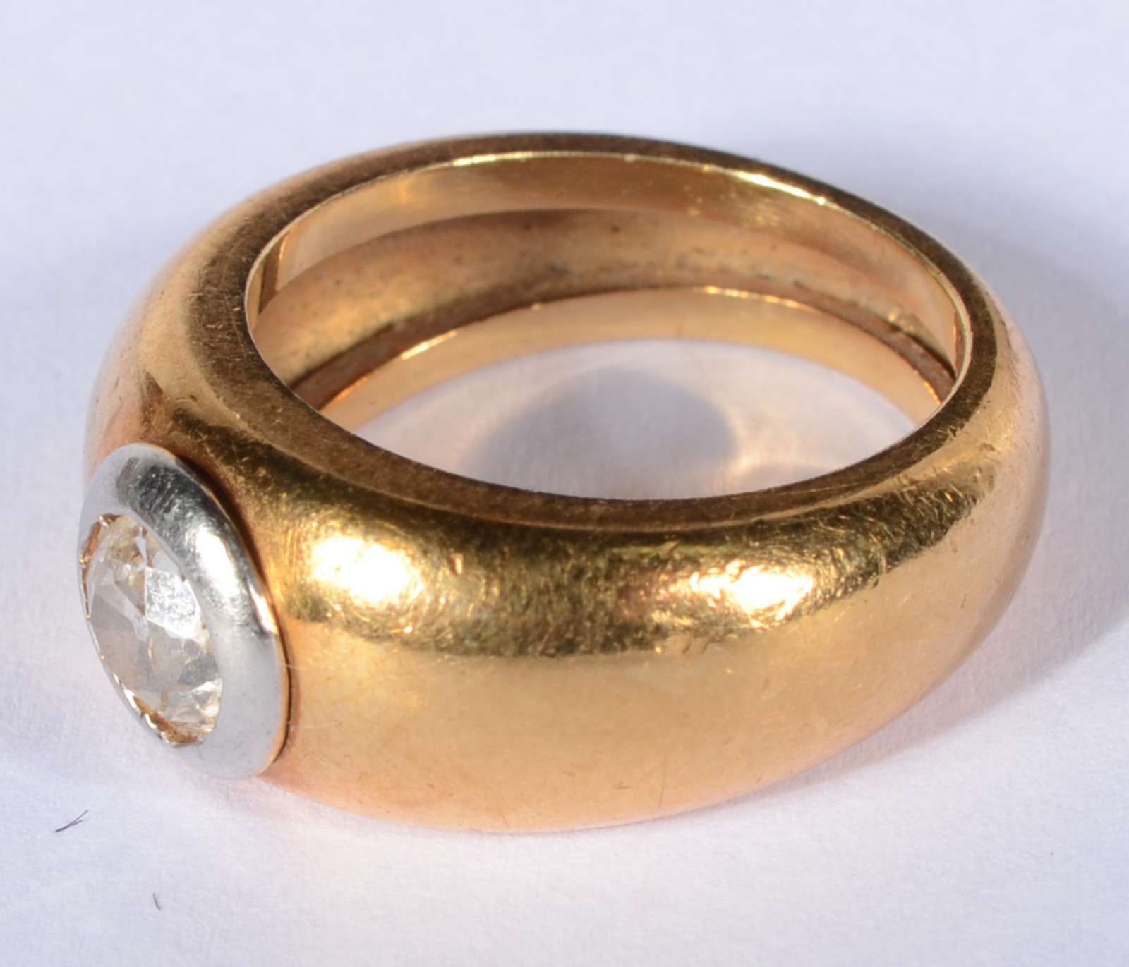 Anel de ouro 18 k., brilhante central de aproximadamente 0,50 ct... - foto 1 de 6