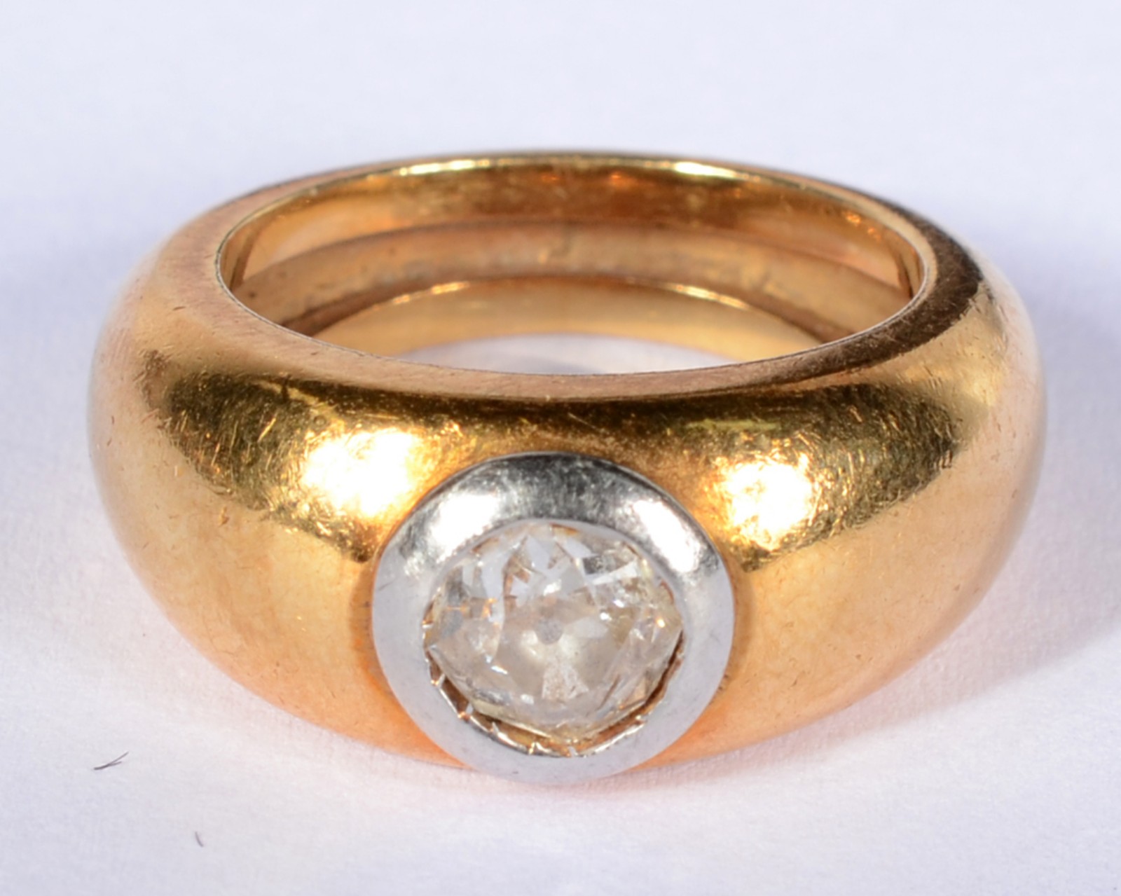 Anel de ouro 18 k., brilhante central de aproximadamente 0,50 ct... - foto 2 de 6