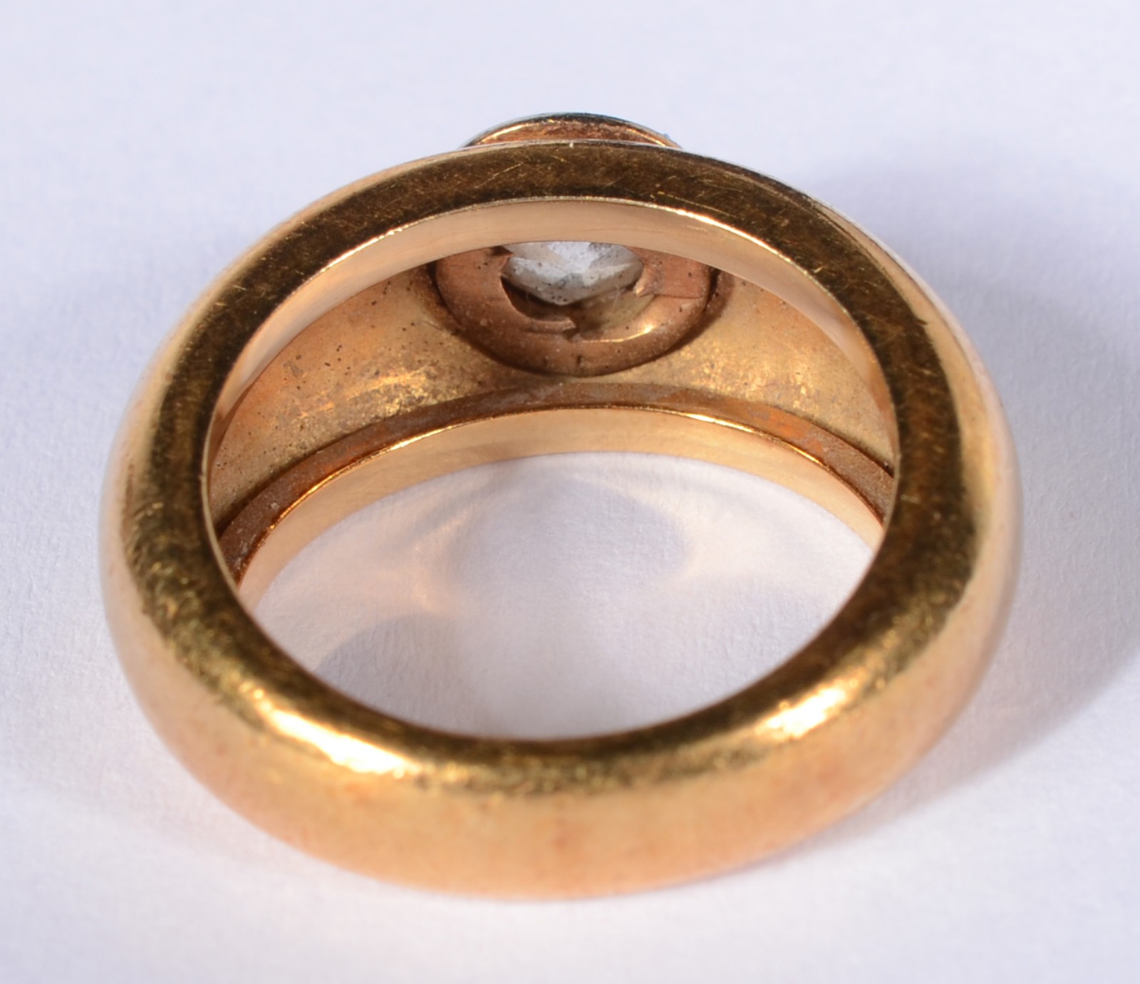 Anel de ouro 18 k., brilhante central de aproximadamente 0,50 ct... - foto 3 de 6