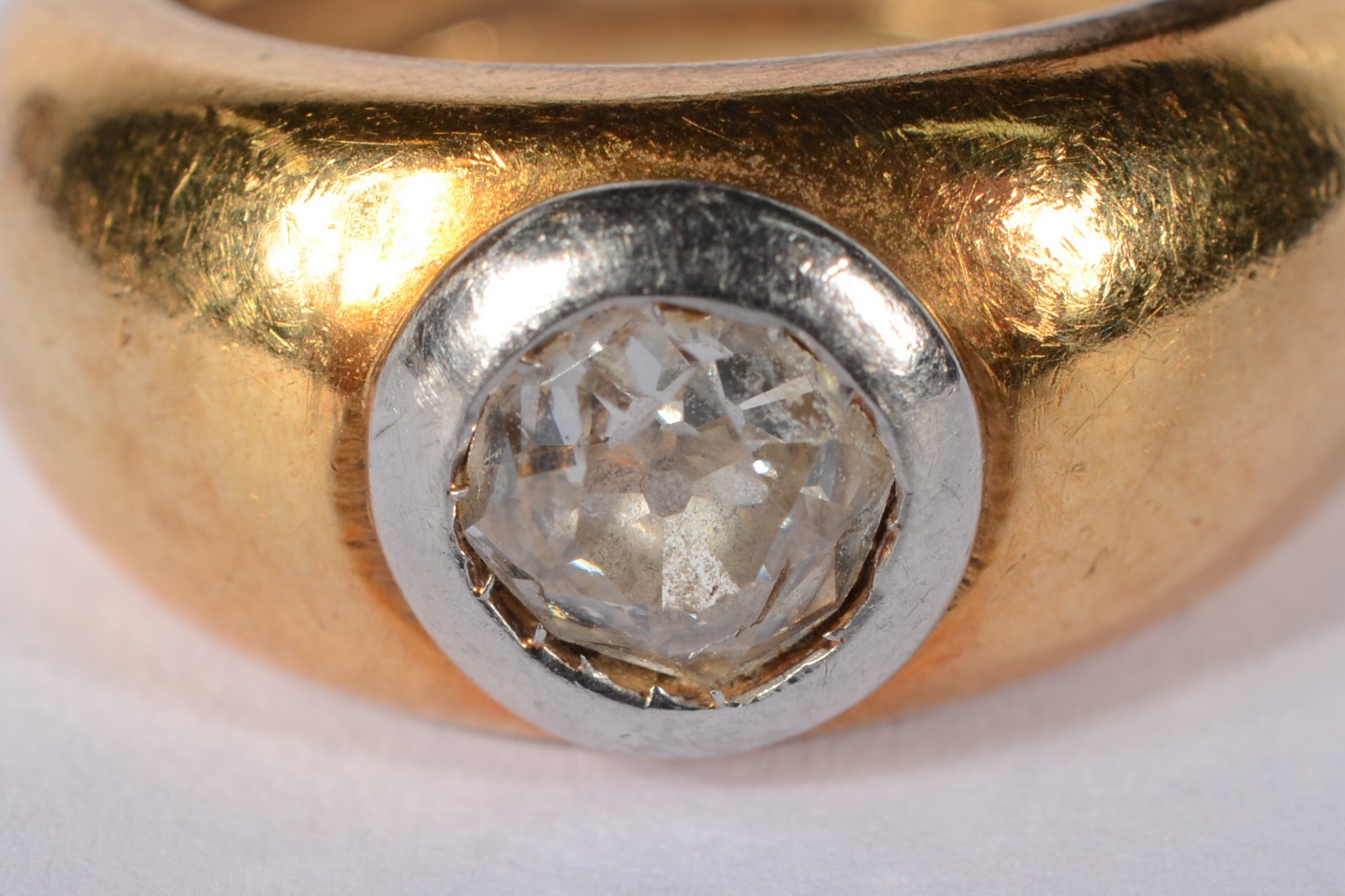 Anel de ouro 18 k., brilhante central de aproximadamente 0,50 ct... - foto 6 de 6