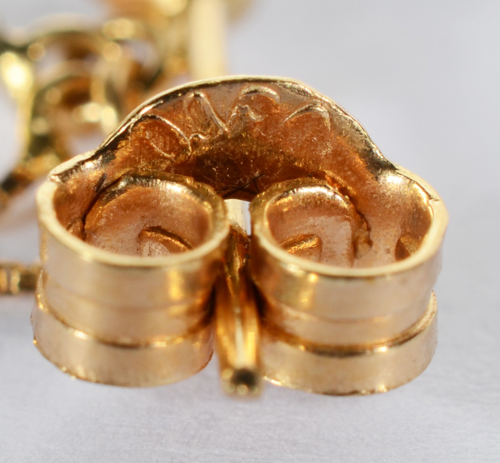 Par de brincos de ouro 18 k feitio gota. (Por motivos de segurança a... - foto 4 de 4