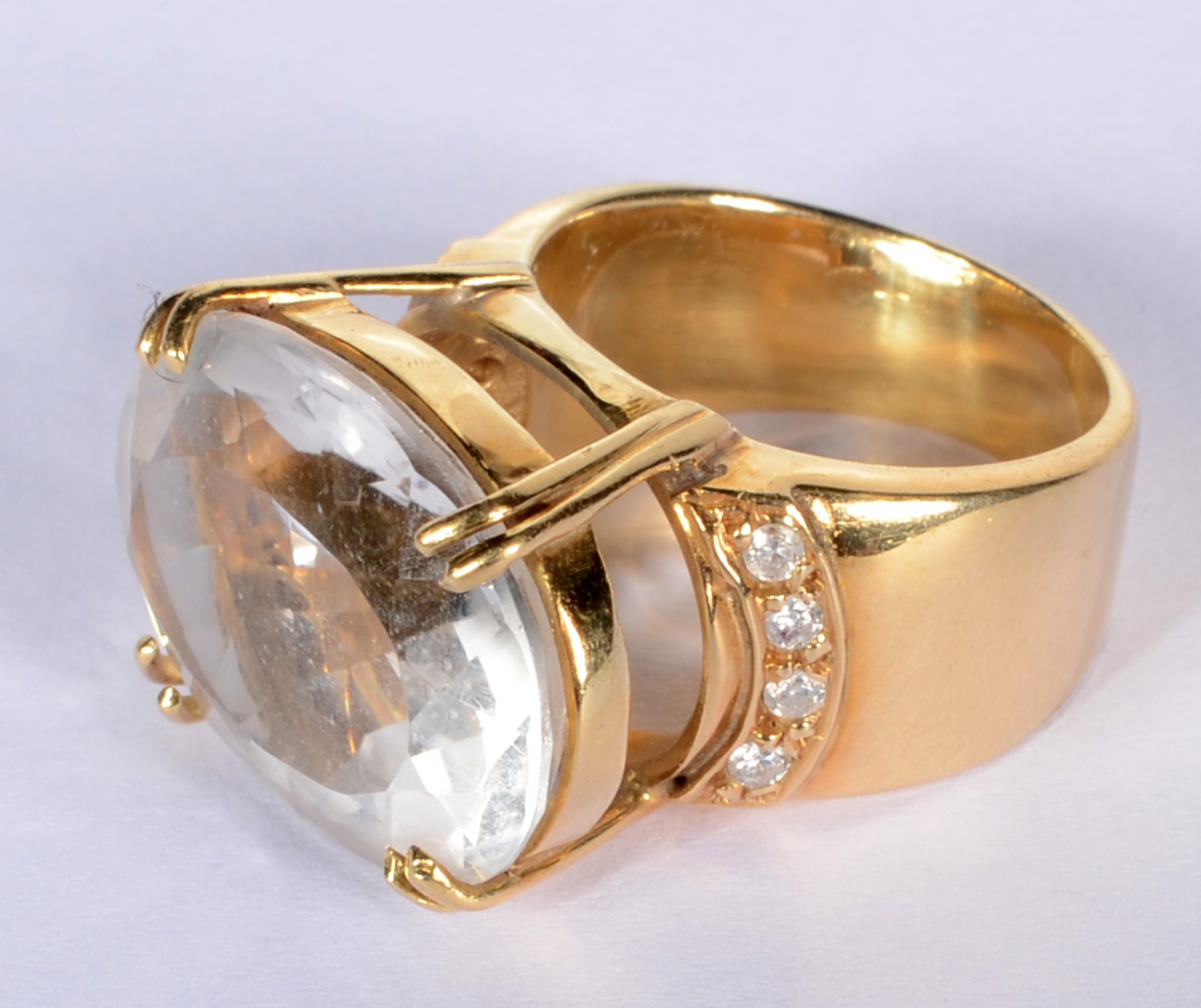 Anel de ouro 18 k., contraste 750 mls com pedra e brilhantes. Aro 16... - foto 1 de 7