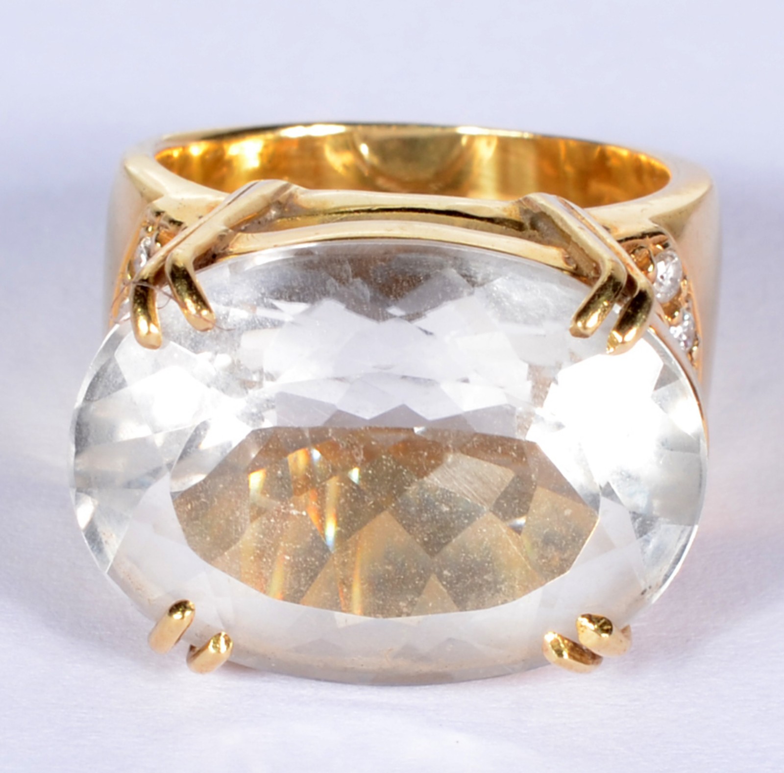 Anel de ouro 18 k., contraste 750 mls com pedra e brilhantes. Aro 16... - foto 2 de 7