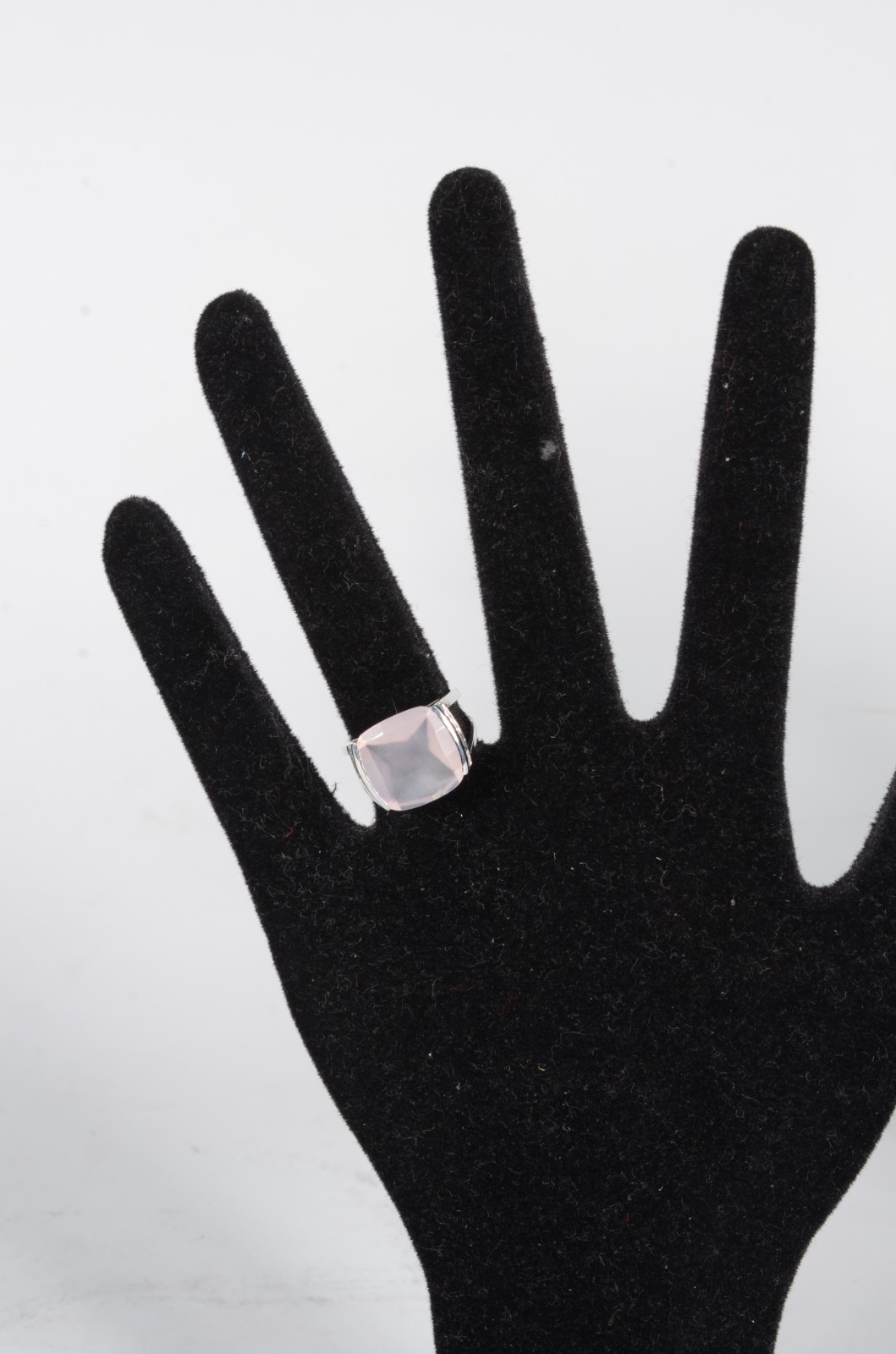 Anel de ouro branco com mini brilhantes e pedra quartz rosa. Aro 20... - foto 4 de 5