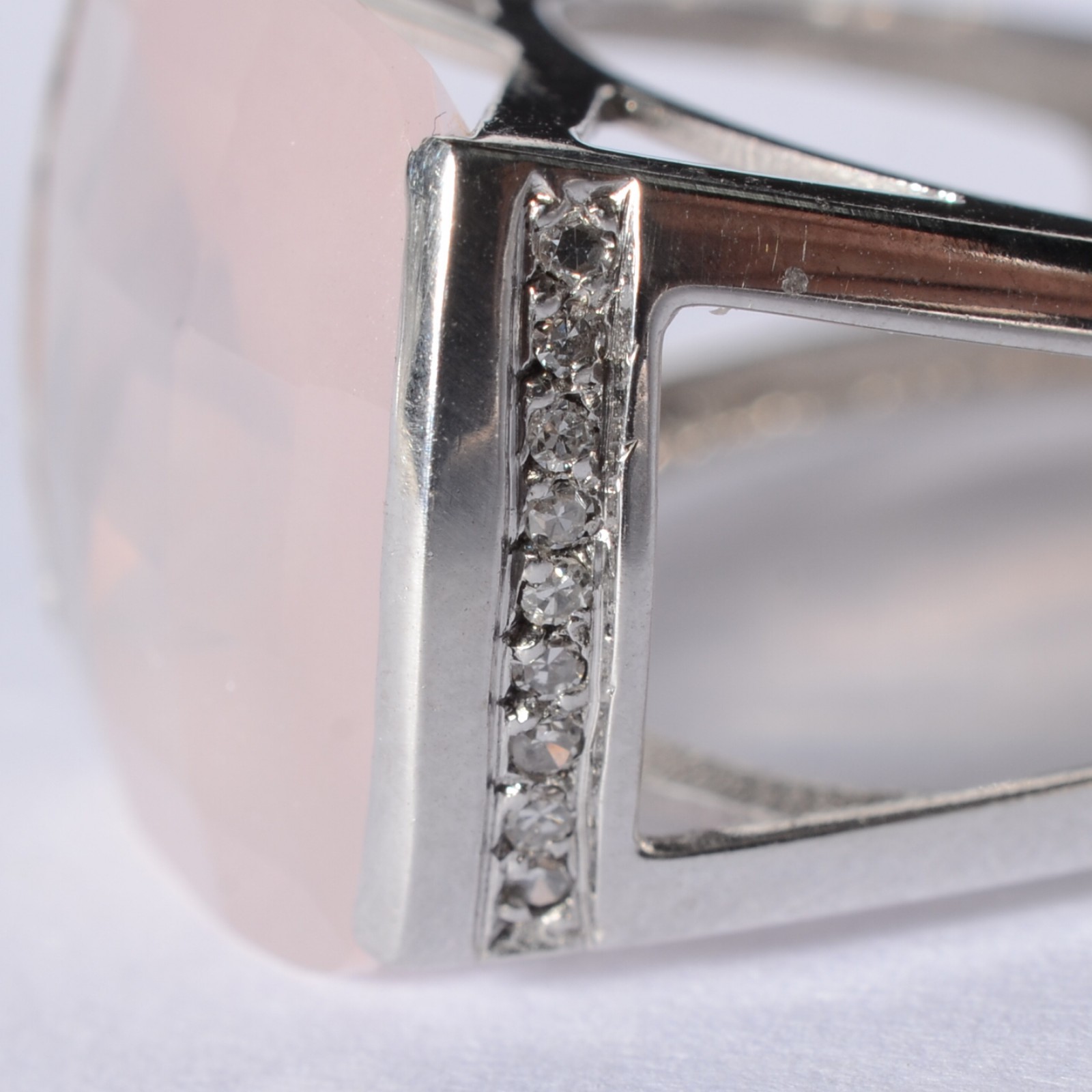 Anel de ouro branco com mini brilhantes e pedra quartz rosa. Aro 20... - foto 5 de 5