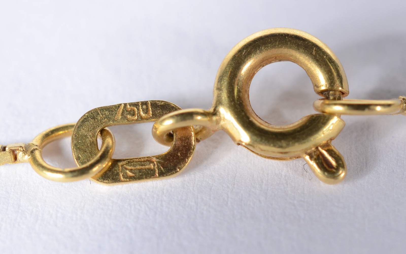 Colar com pendente de ouro 18 k., contraste 750 mls . (Por motivos de... - foto 4 de 5