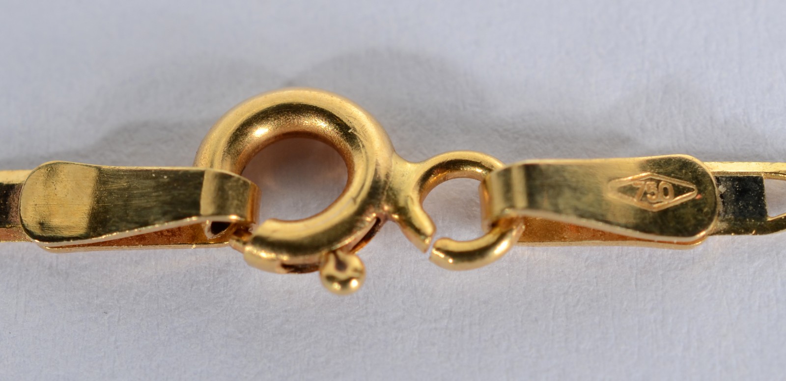 Colar de ouro 18 k., contraste 750 mls com pendente na forma de... - foto 3 de 5