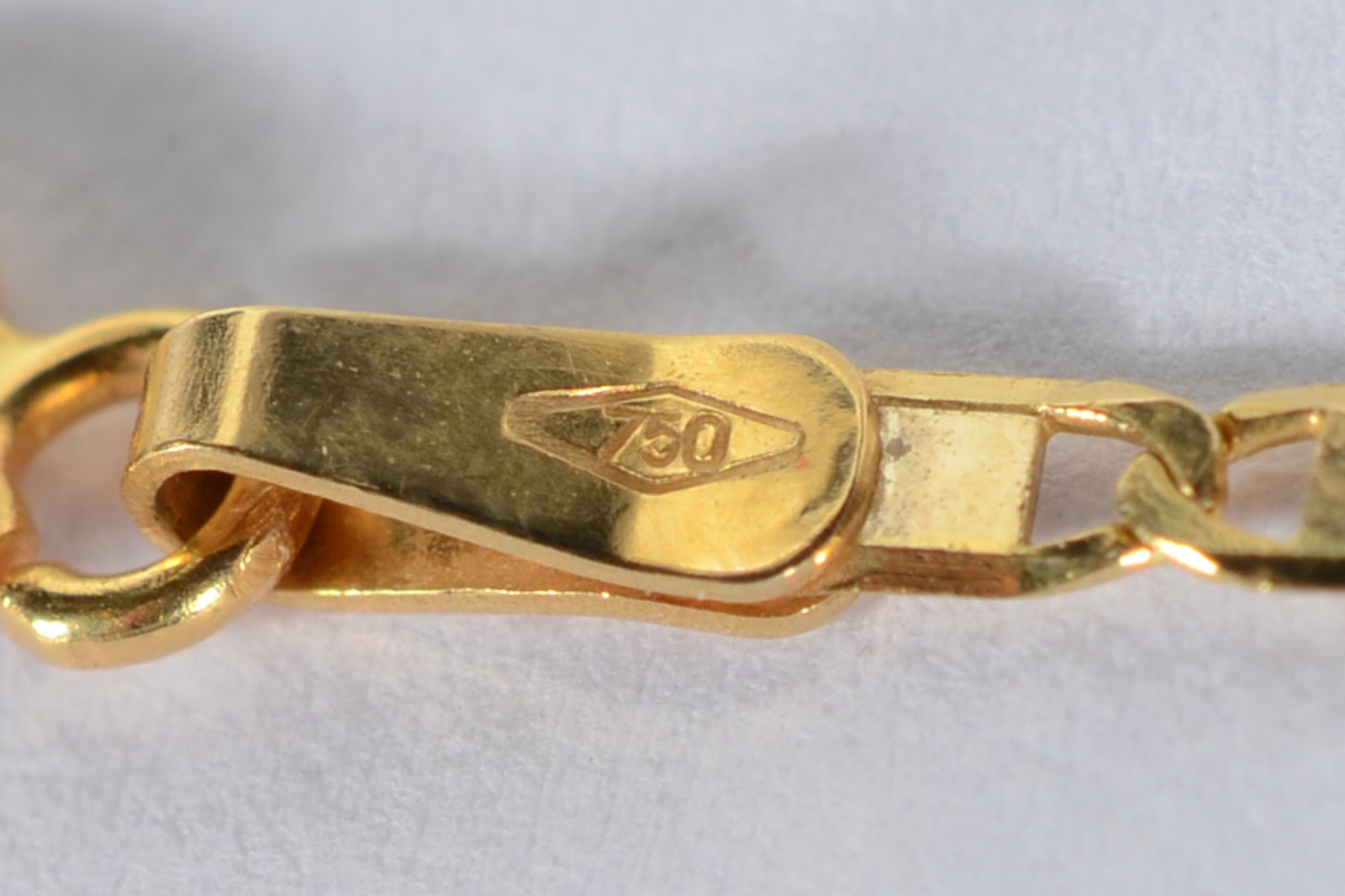 Colar de ouro 18 k., contraste 750 mls com pendente na forma de... - foto 4 de 5