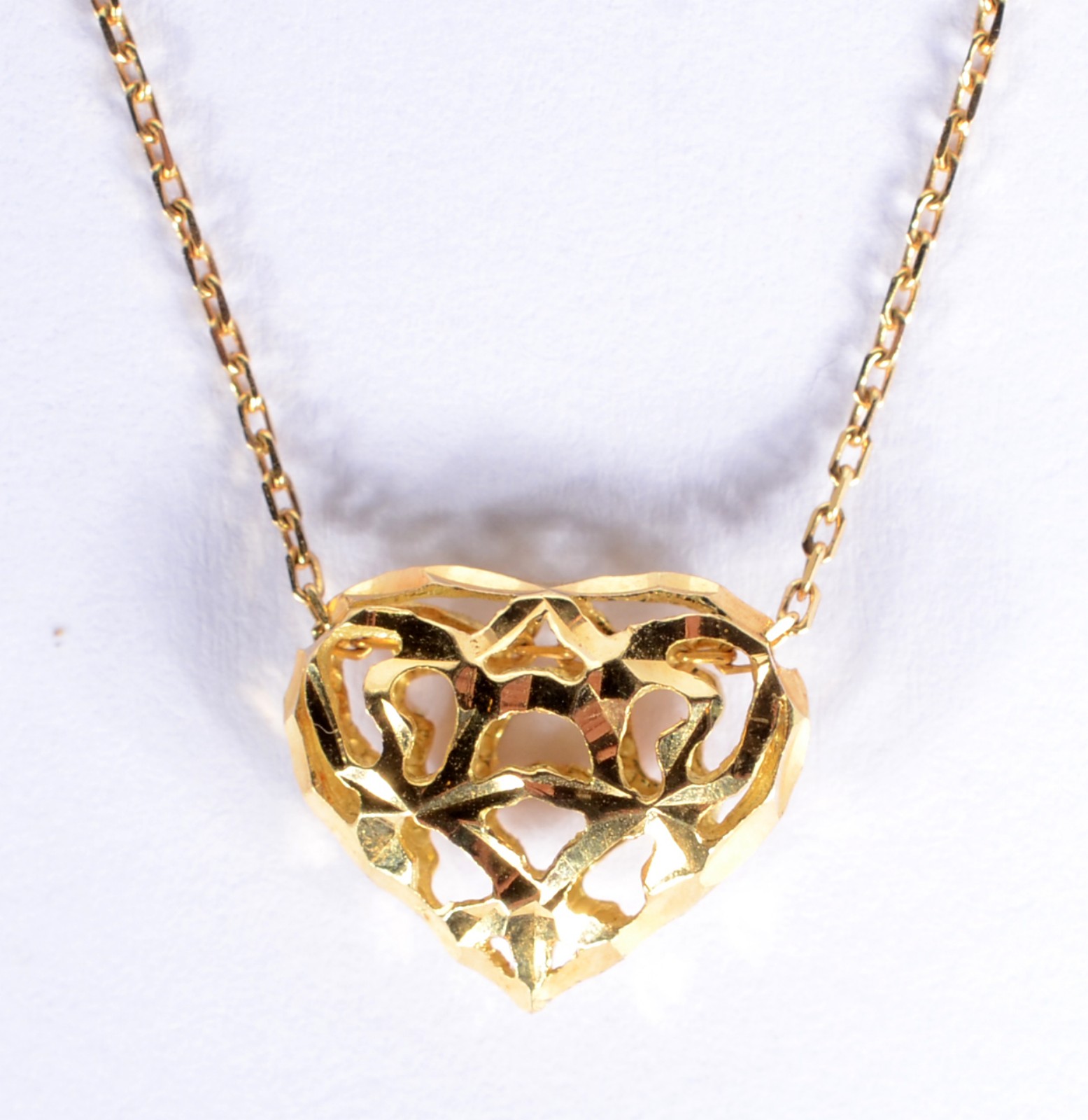 Colar de ouro 18 k., contraste 750com pendente na forma de coração... - foto 2 de 5