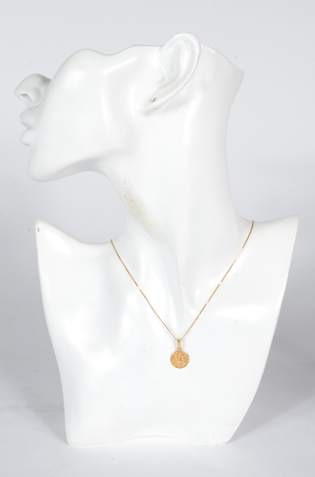 Colar de ouro 18 k., contraste 750 mls com pendente sacro. (Por... - foto 4 de 5