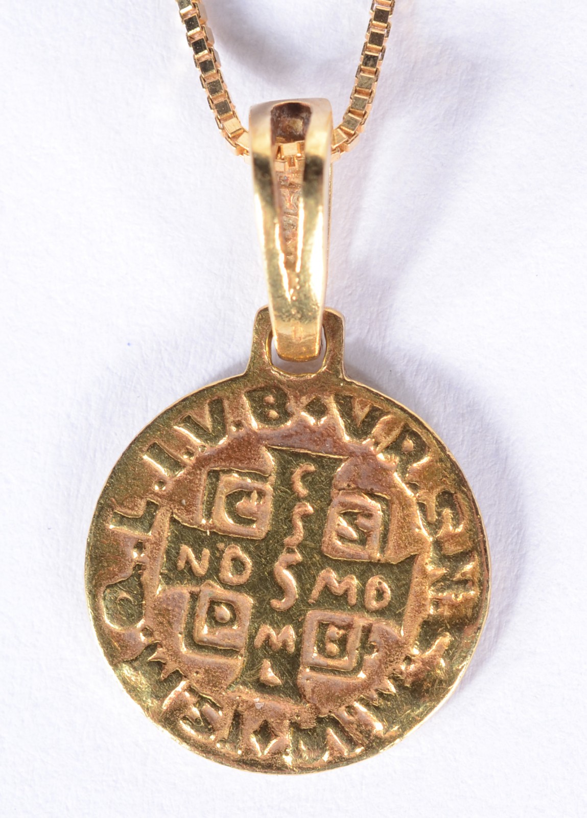 Colar de ouro 18 k., contraste 750 mls com pendente sacro. (Por... - foto 5 de 5