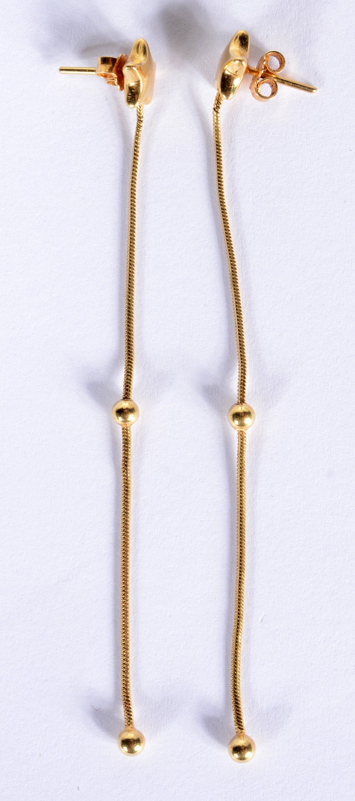 Par de brincos de ouro 18 k., contraste 750 mls com "bolinhas e... - foto 1 de 3