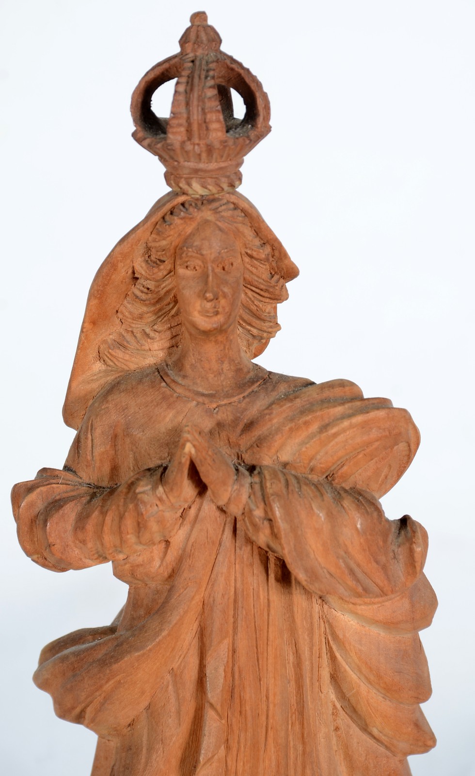 Arte popular - Escultura de madeira representando Nossa Senhora. - foto 2 de 6