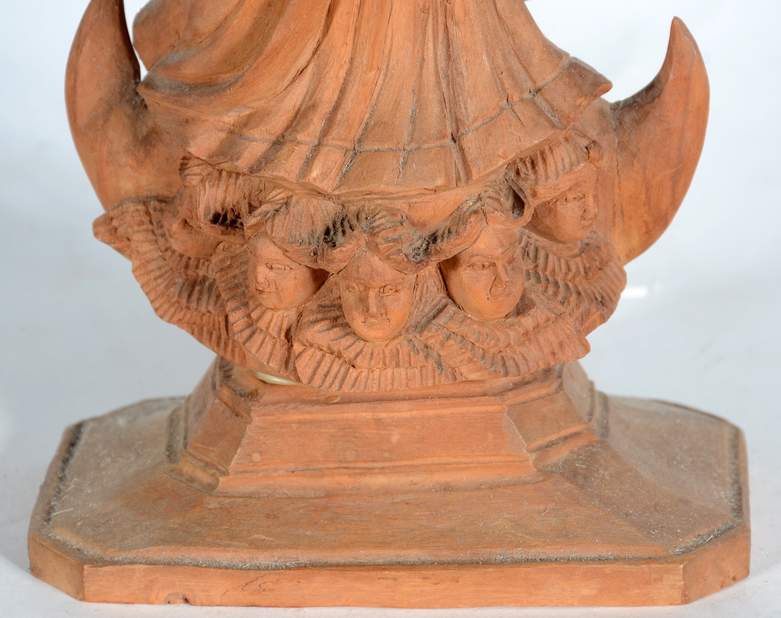 Arte popular - Escultura de madeira representando Nossa Senhora. - foto 4 de 6