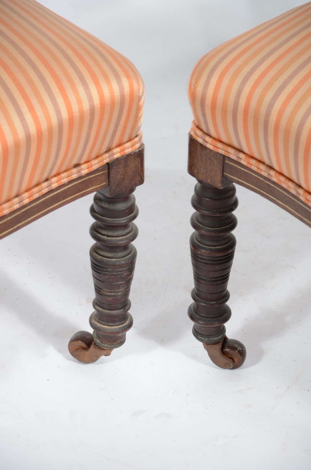 Lindo par de cadeiras inglesas "nurse chair" de madeira nobre... - foto 6 de 7