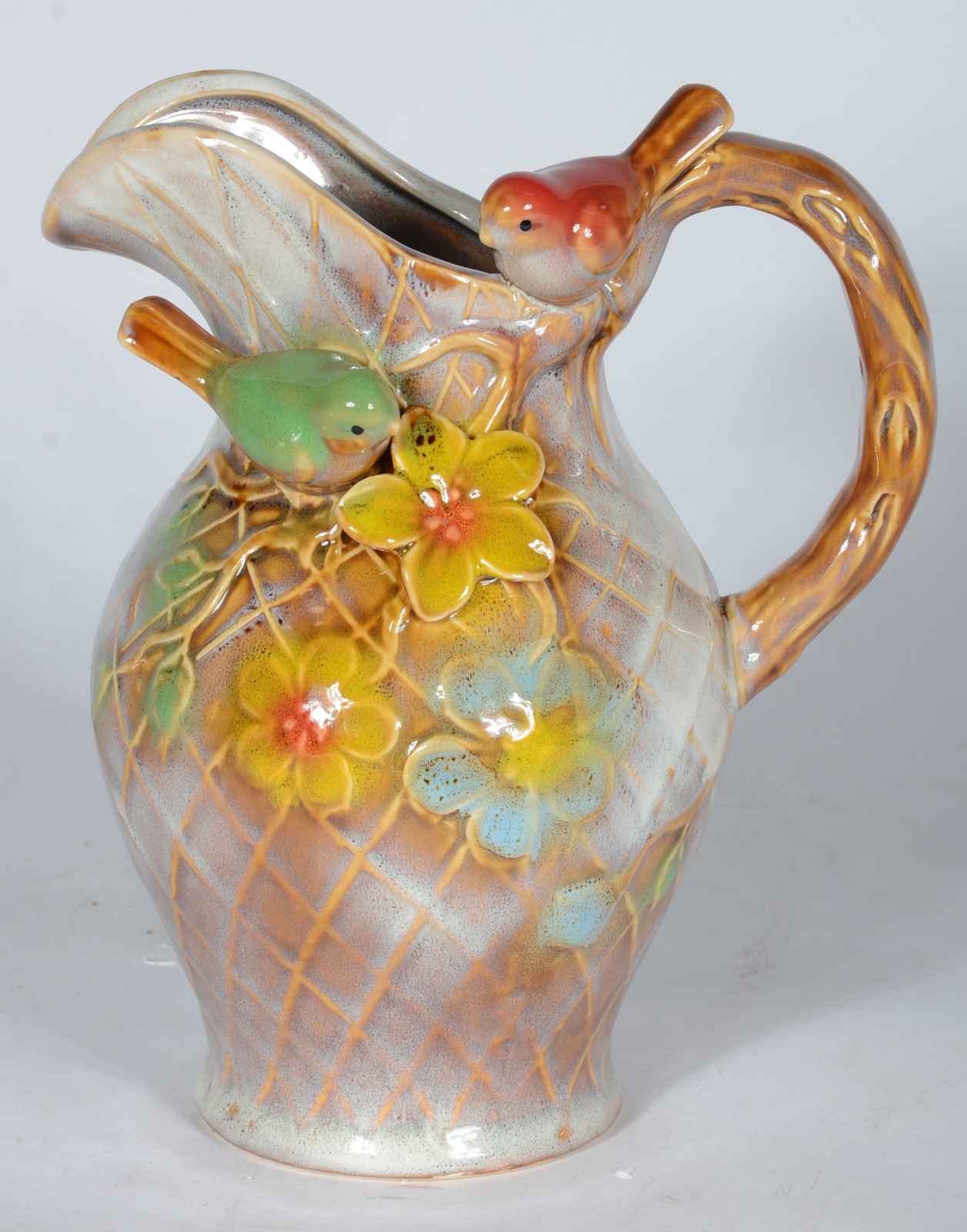 Jarra para água de porcelana policromada com flores e pássaros em... - foto 1 de 7
