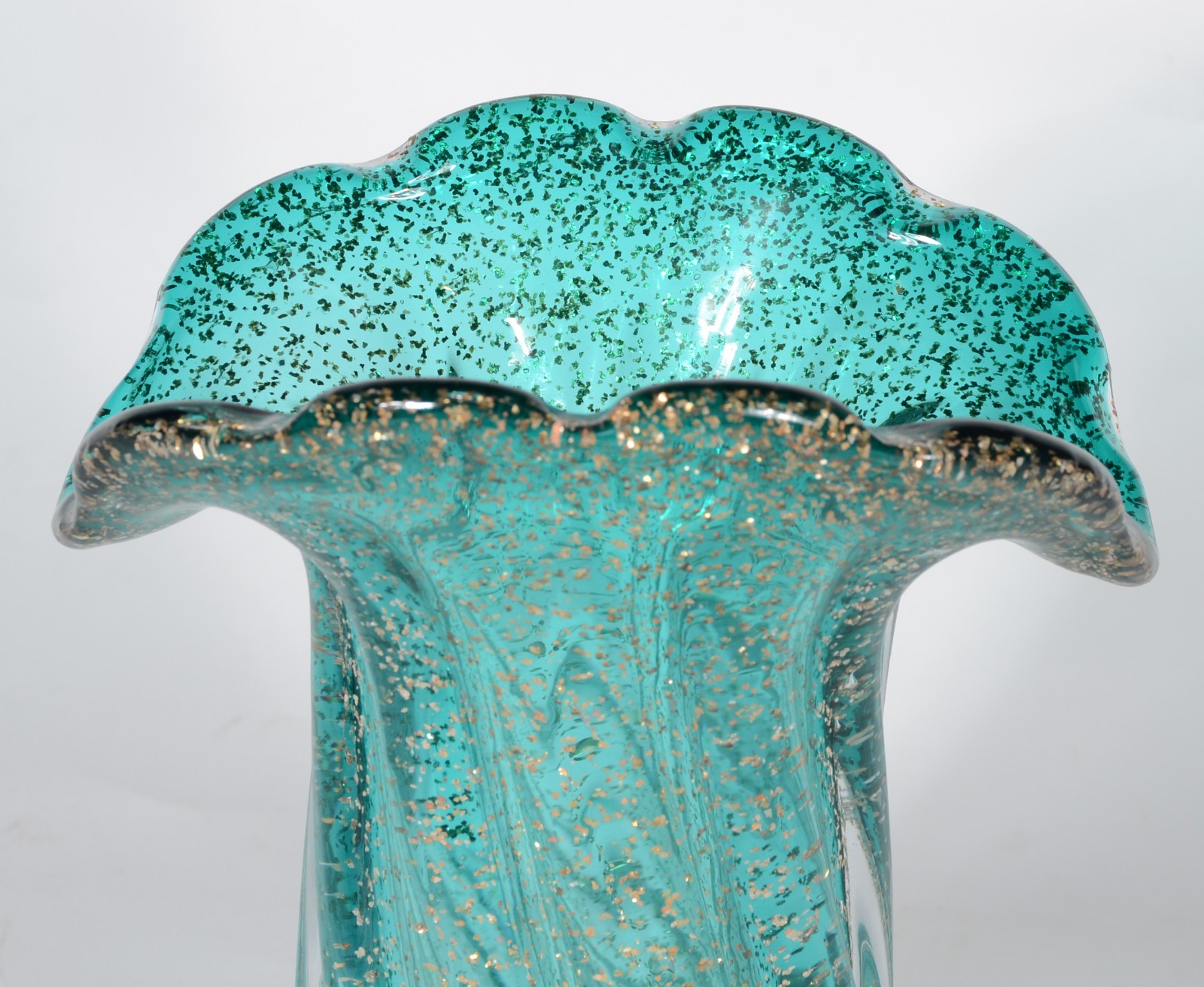 Vaso de vidro decorativo na cor azul. - foto 4 de 6