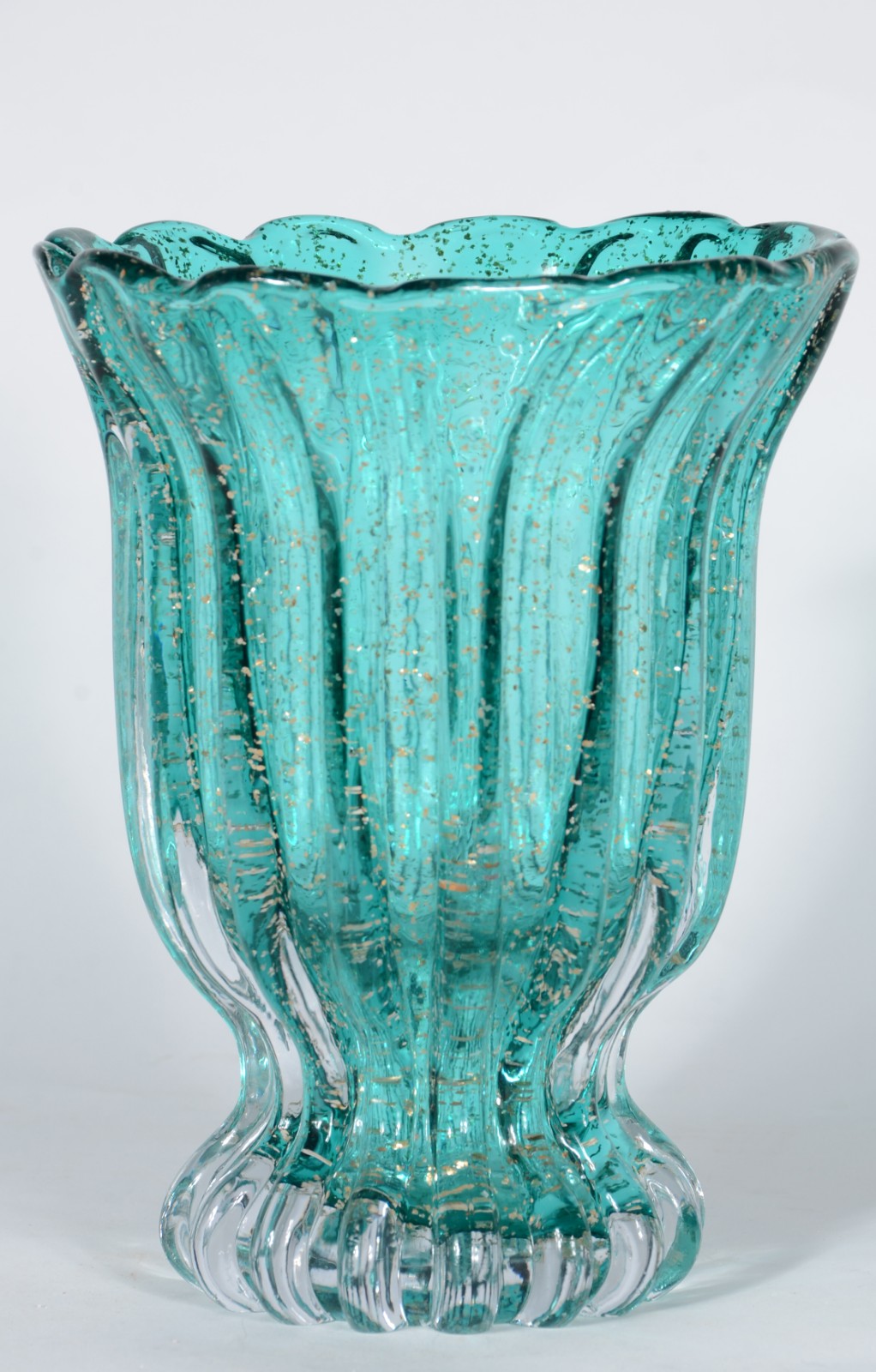 Vaso de vidro decorativo na cor verde. - foto 1 de 4