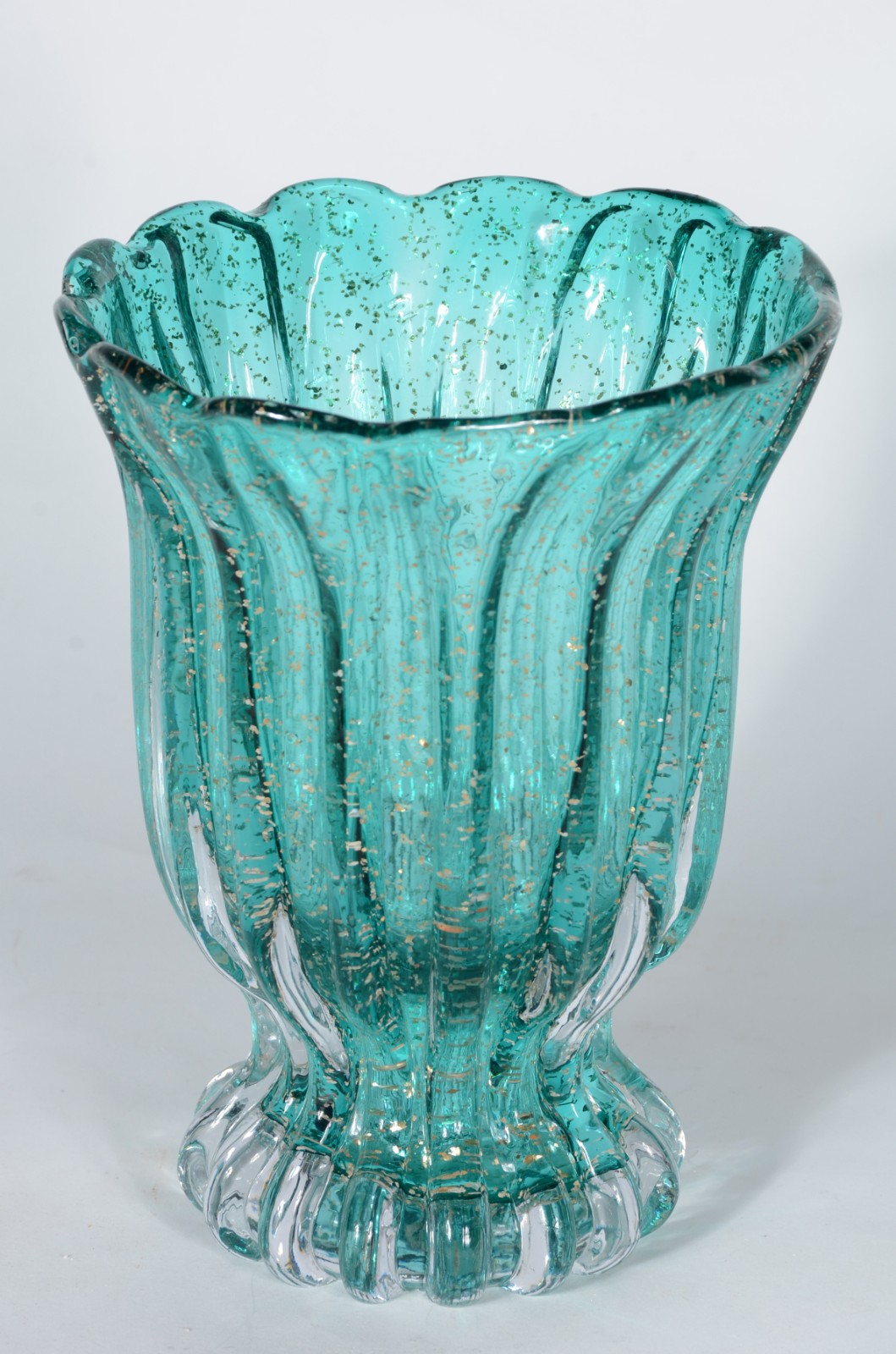 Vaso de vidro decorativo na cor verde. - foto 2 de 4