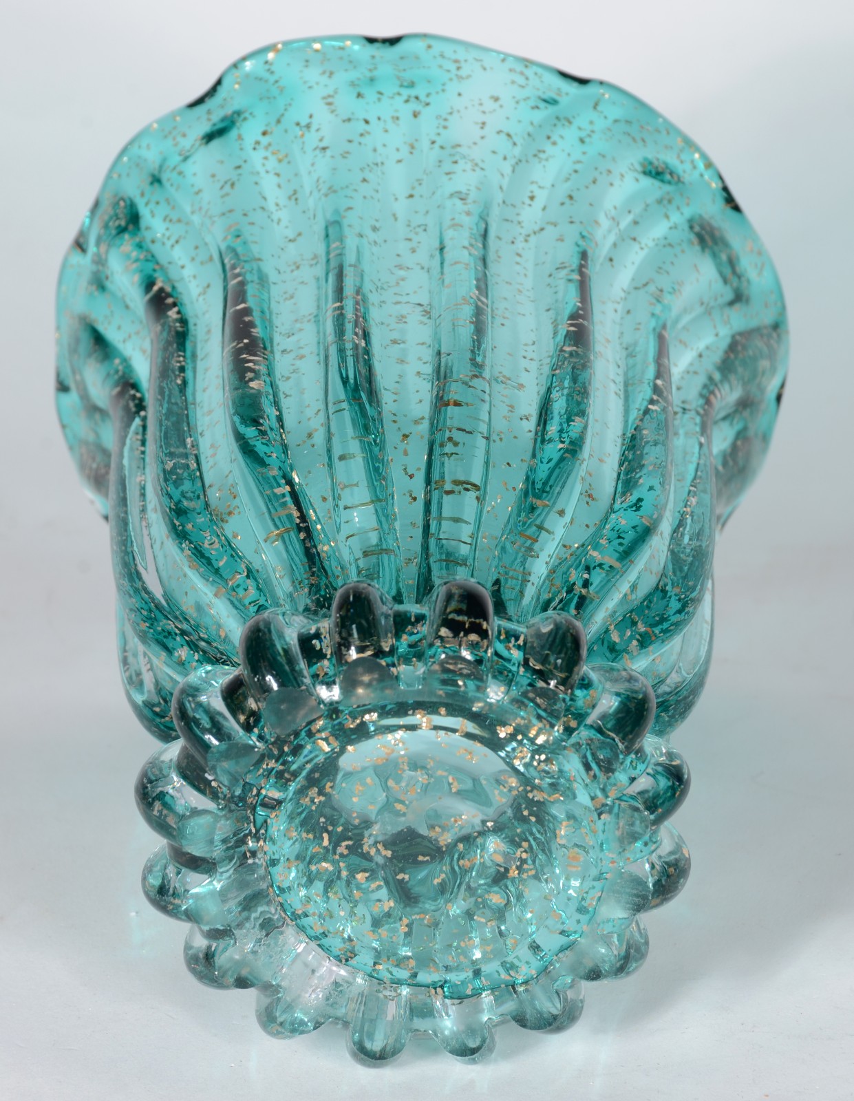Vaso de vidro decorativo na cor verde. - foto 4 de 4