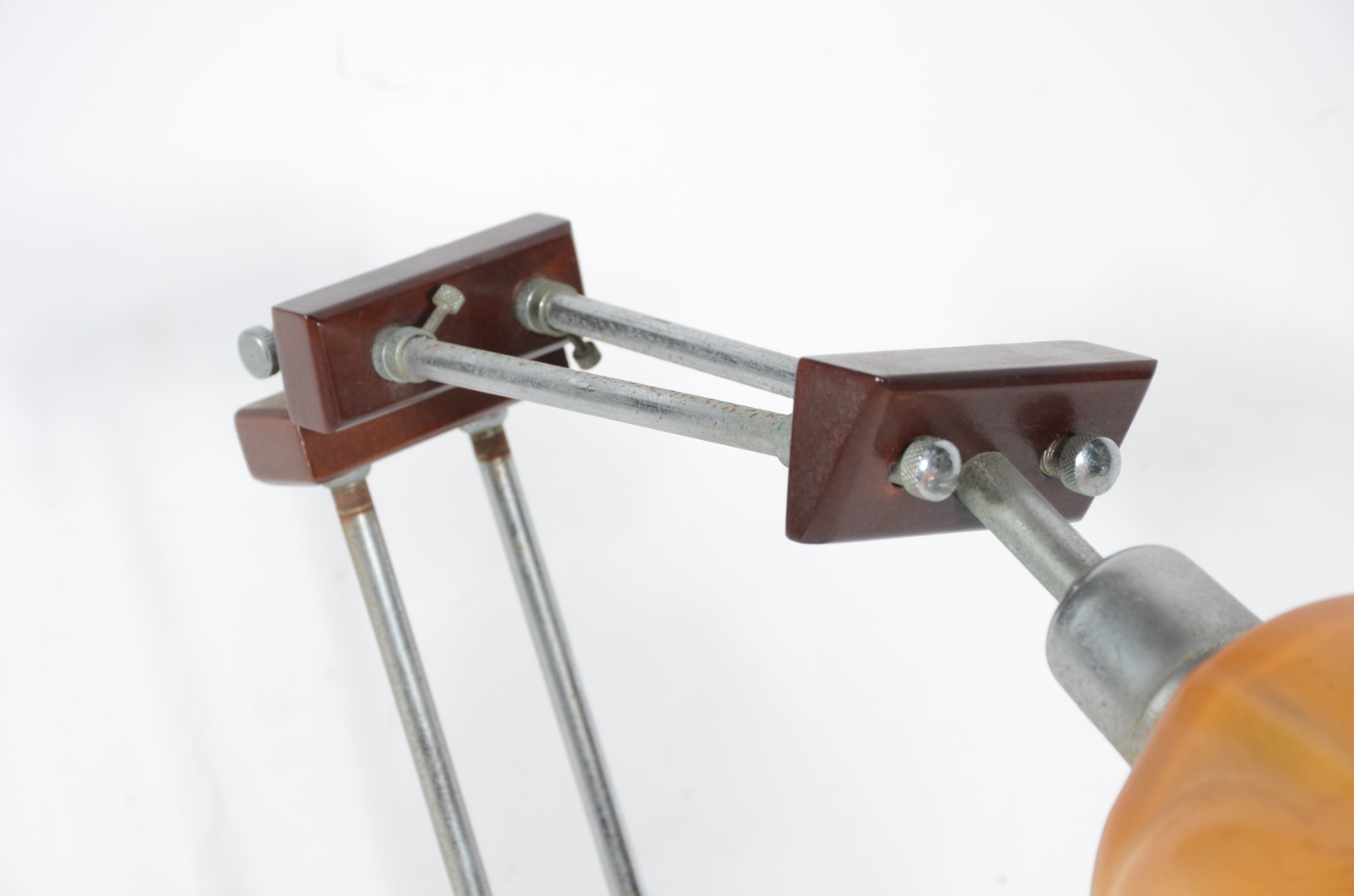 Luminária para mesa de escritório de metal e madeira, cúpula... - foto 2 de 7