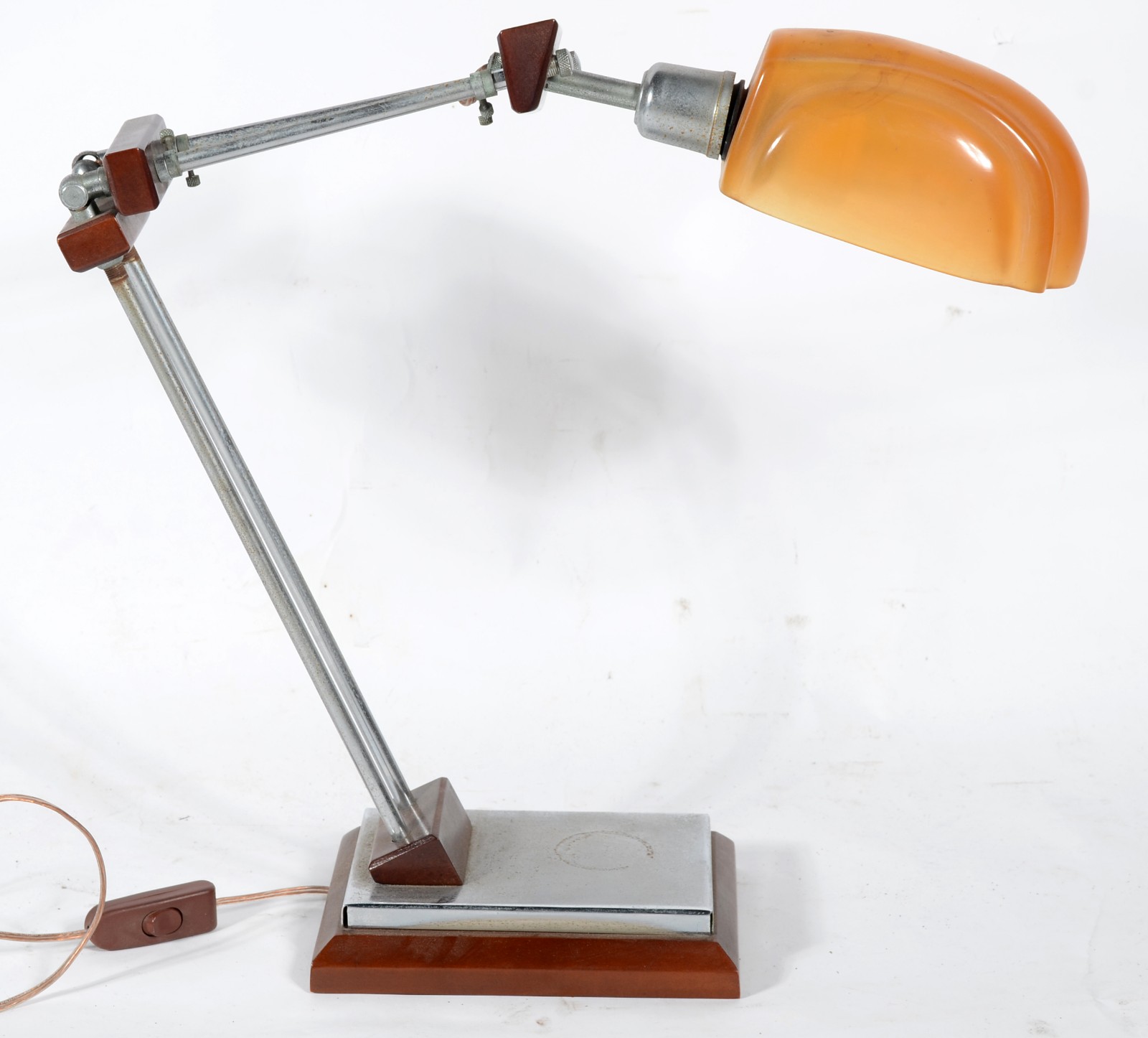 Luminária para mesa de escritório de metal e madeira, cúpula... - foto 3 de 7