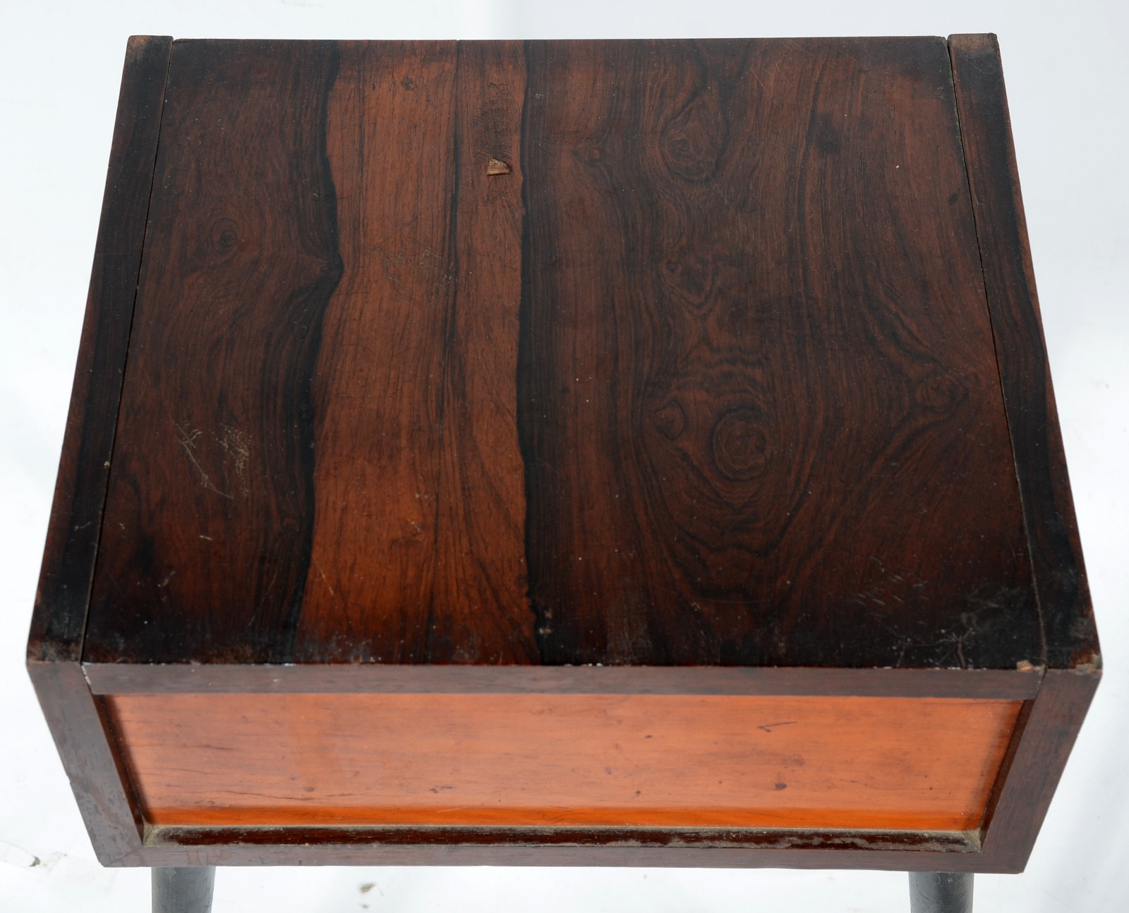 Mesa costureira de madeira nobre, tampo articulado, parte interna... - foto 4 de 11