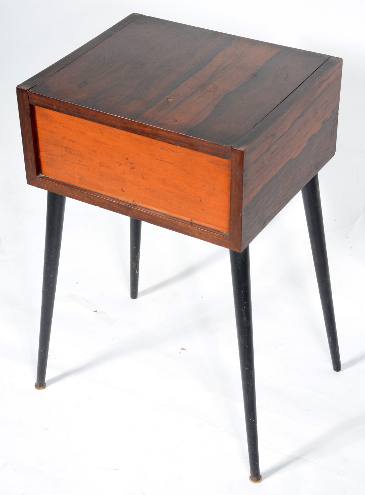 Mesa costureira de madeira nobre, tampo articulado, parte interna... - foto 2 de 11