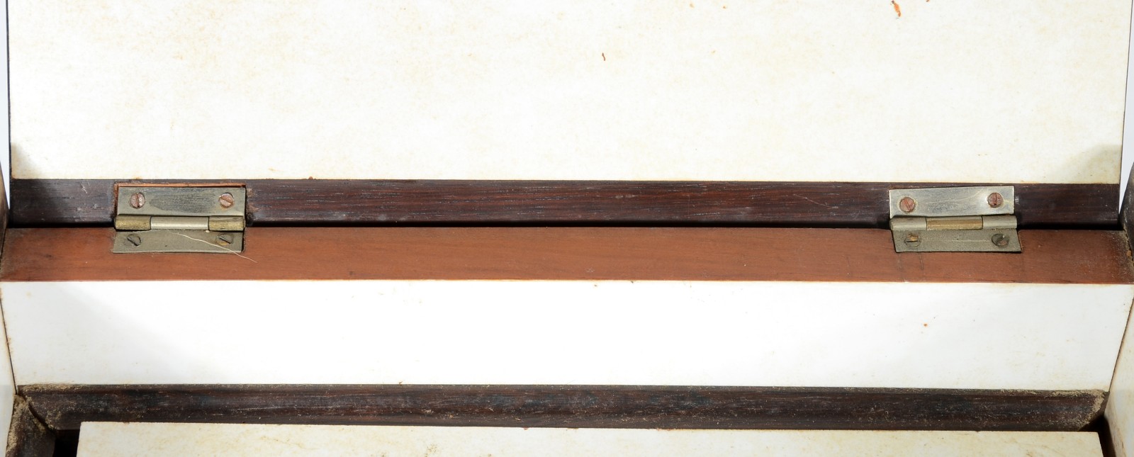 Mesa costureira de madeira nobre, tampo articulado, parte interna... - foto 8 de 11