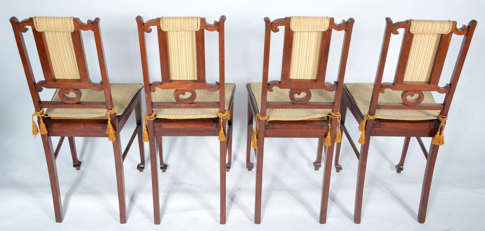 Conjunto com 4 cadeiras singelas de madeira nobre, assentos de... - foto 7 de 7