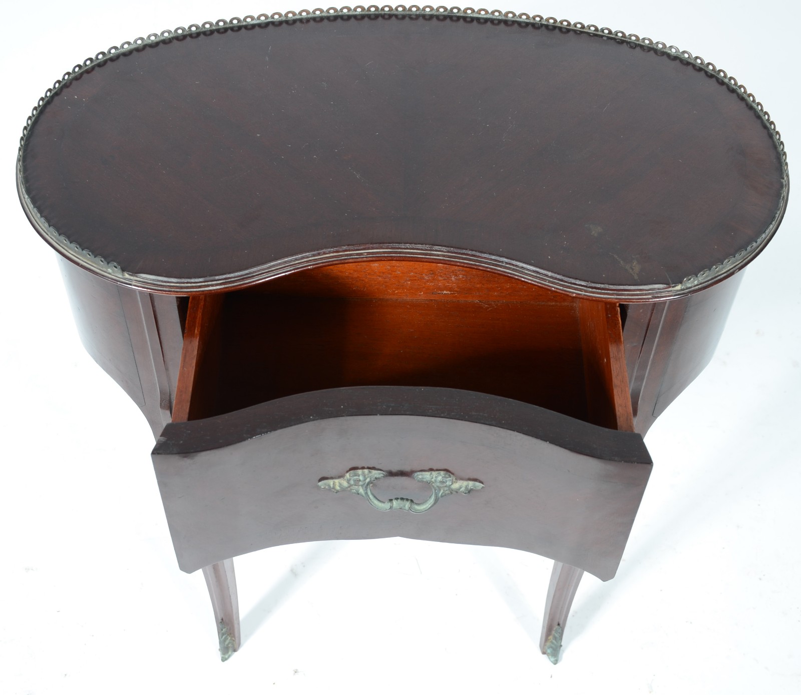 Mesa feitio "rim" de madeira nobre, uma gaveta, tampo com "gradinha"... - foto 4 de 7
