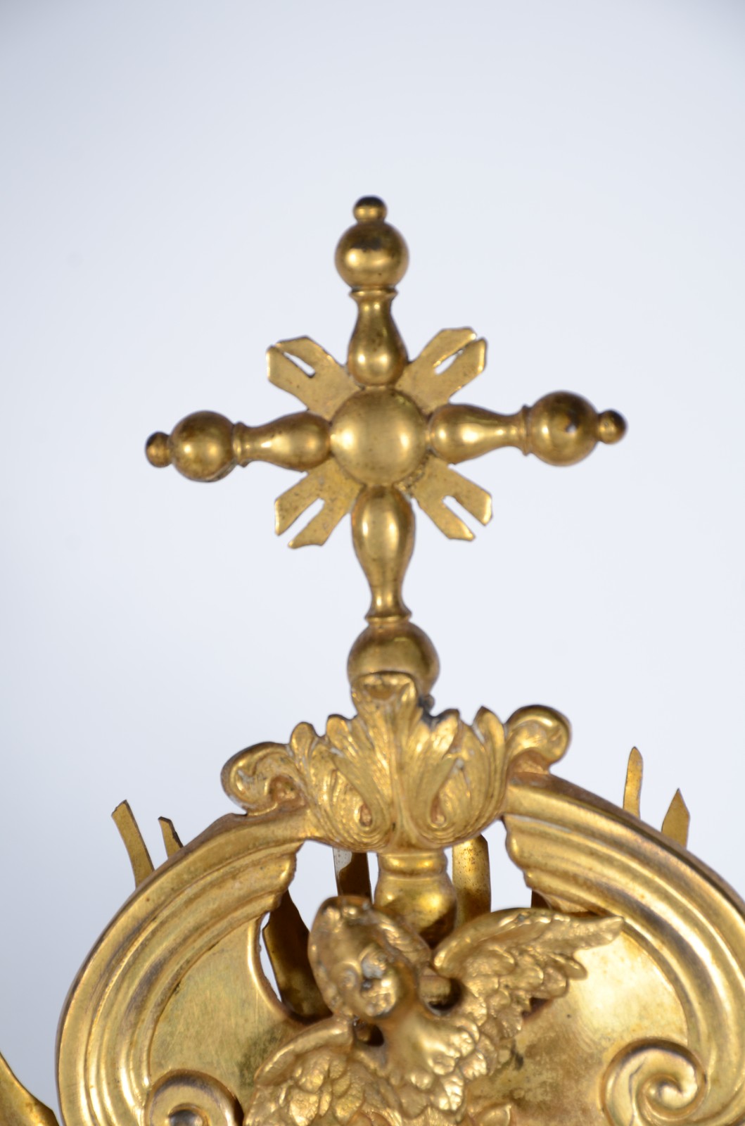 Antigo ostensório (custódia) de metal dourado com pedras coloridas... - foto 4 de 10