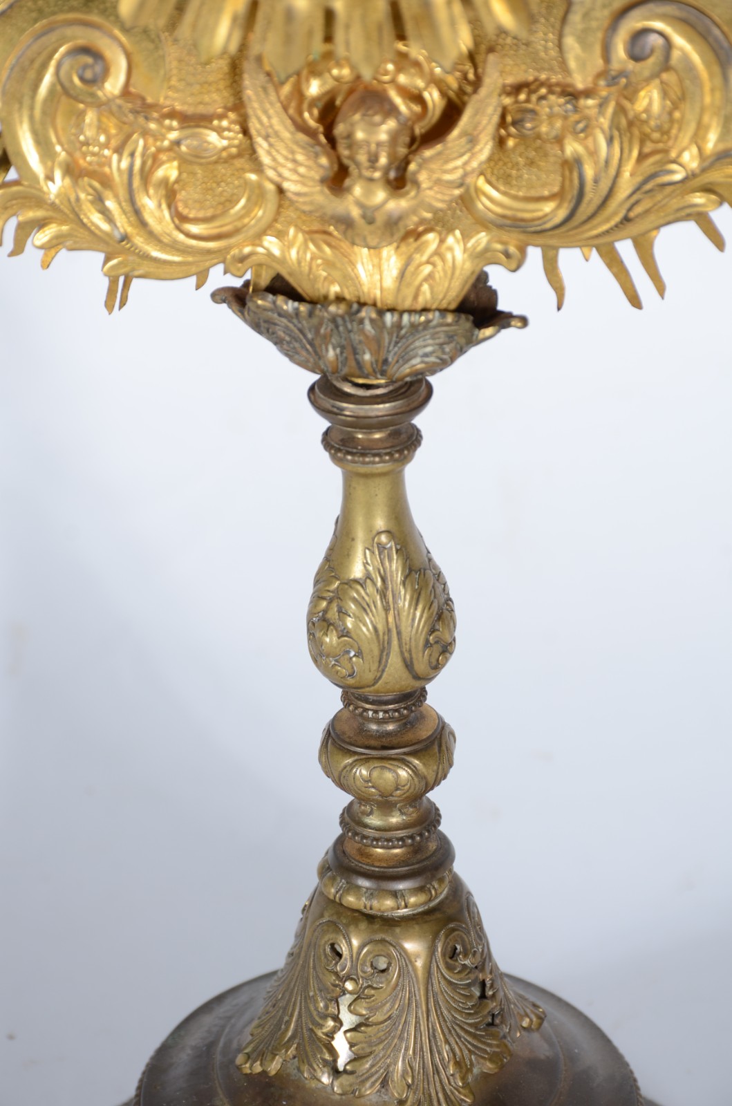 Antigo ostensório (custódia) de metal dourado com pedras coloridas... - foto 5 de 10